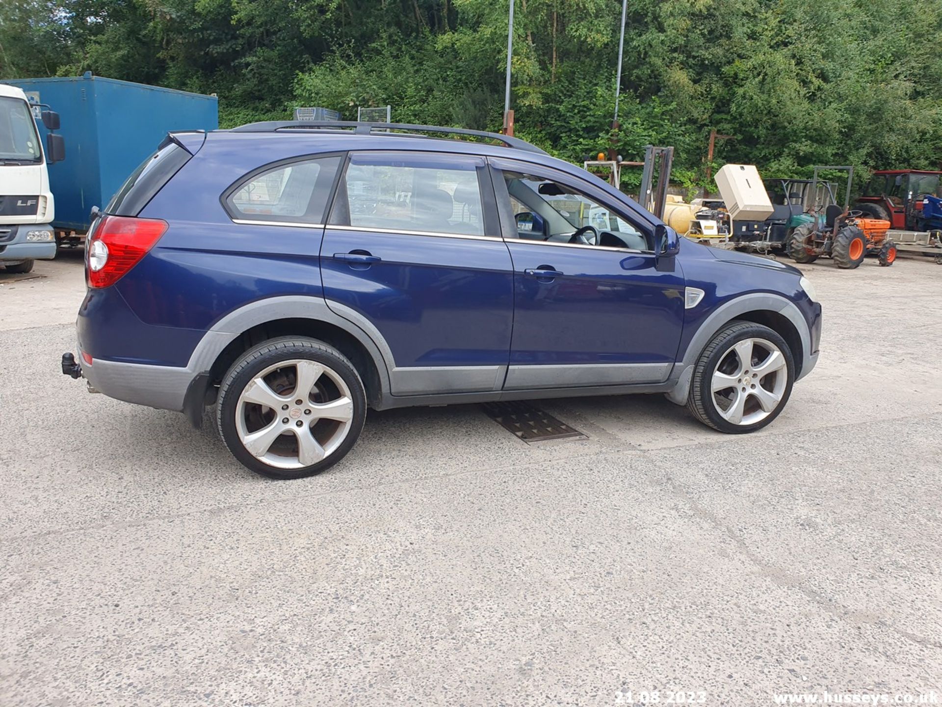 07/57 CHEVROLET CAPTIVA LT 5S VCDI - 1991cc 5dr Estate (Blue, 109k) - Image 13 of 45