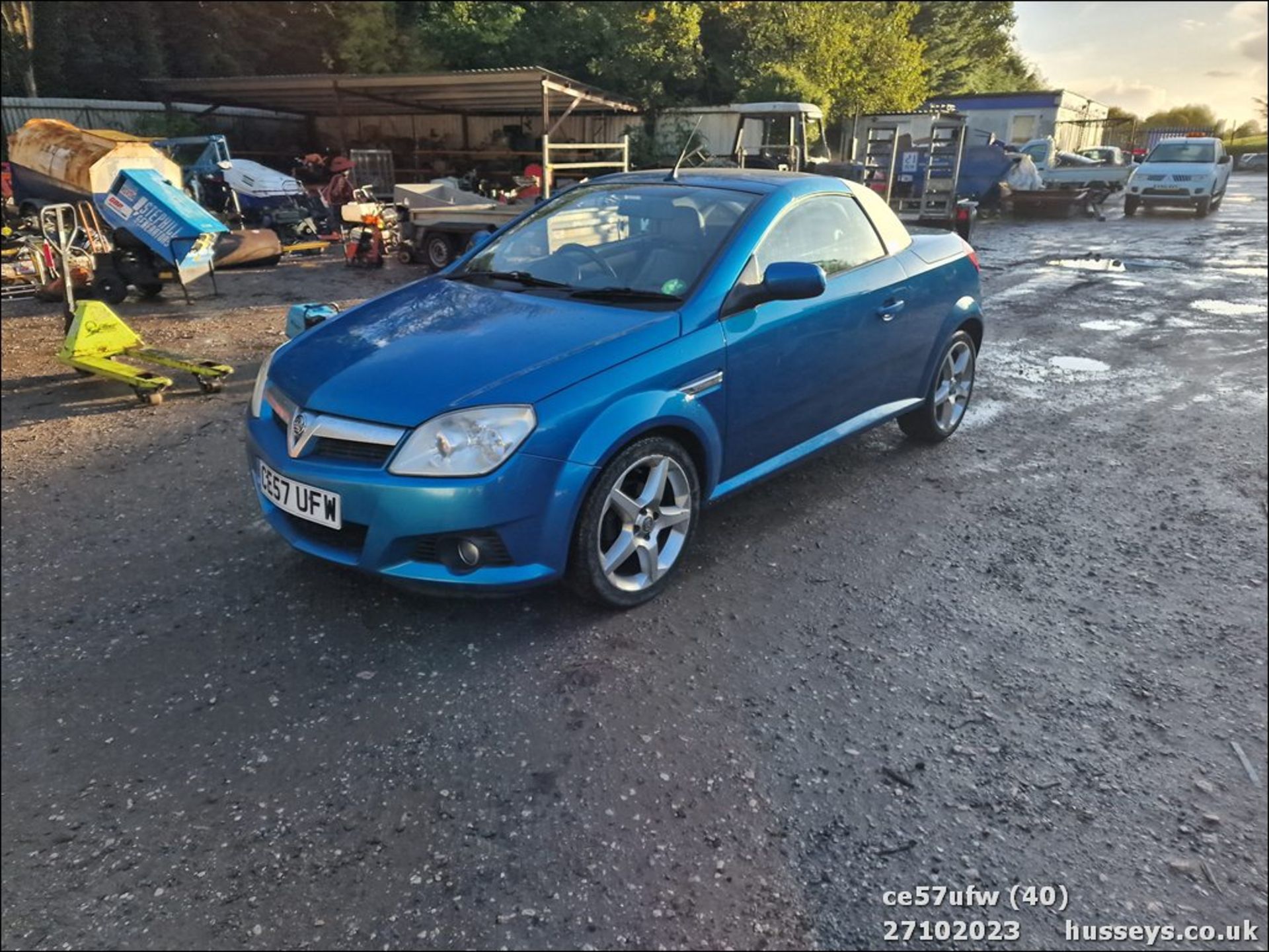 07/57 VAUXHALL TIGRA EXCLUSIV - 1364cc 2dr Convertible (Blue) - Image 2 of 41