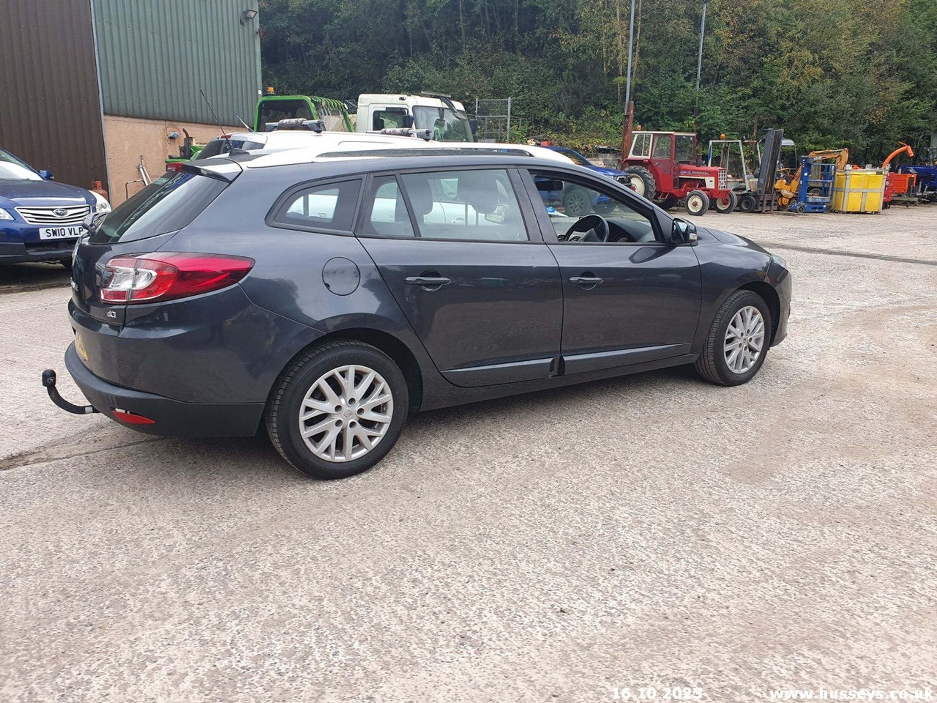 14/64 RENAULT MEGANE D-QUE TT ENERGY DC - 1461cc 5dr Estate (Grey, 125k) - Image 10 of 56