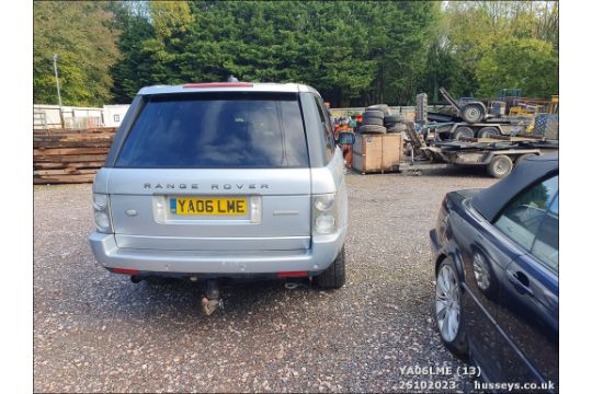 06/06 LAND ROVER RANGEROVER V8 SC AUTO - 4197cc 5dr Estate (Silver, 154k) - Image 14 of 44