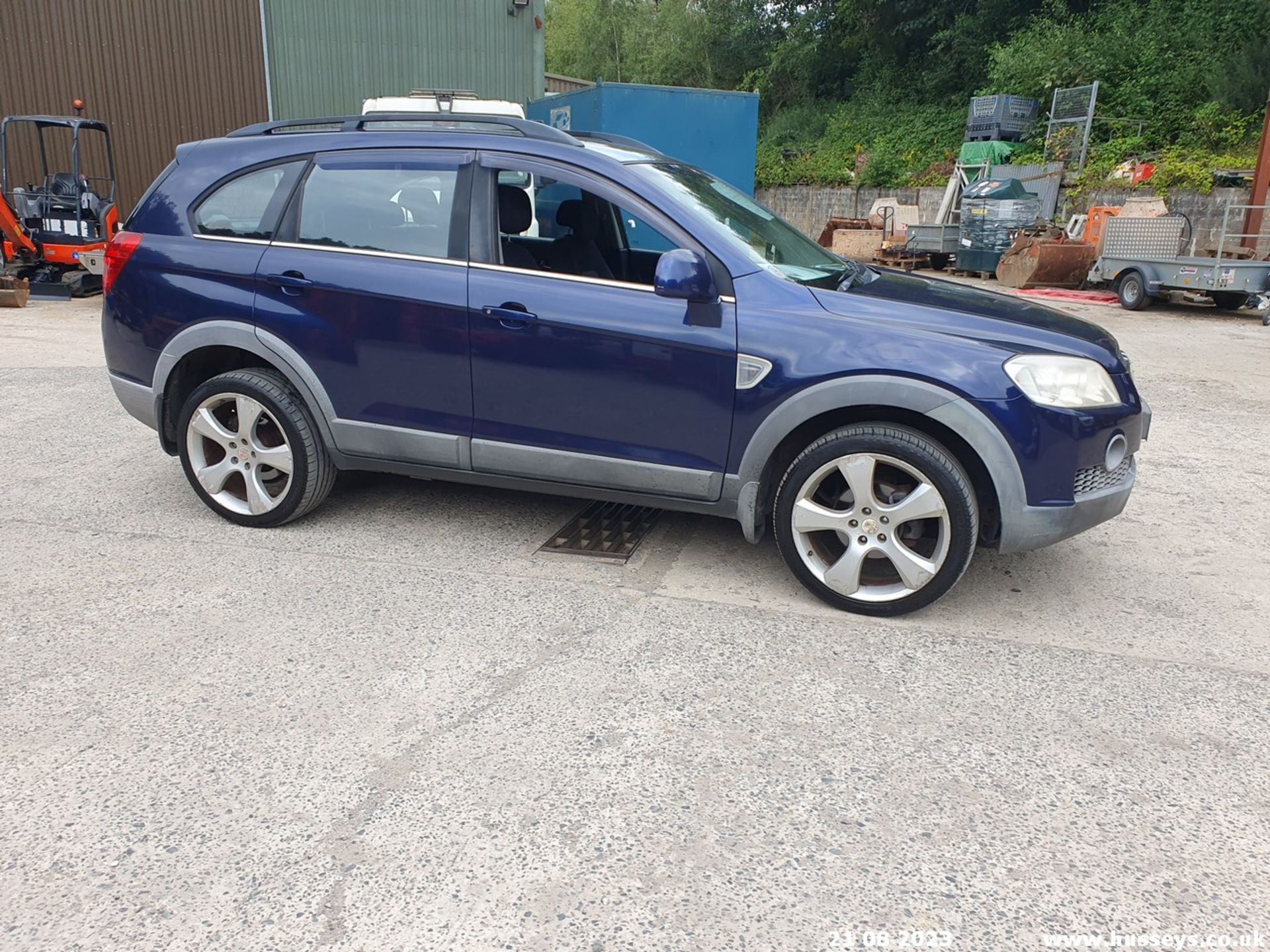 07/57 CHEVROLET CAPTIVA LT 5S VCDI - 1991cc 5dr Estate (Blue, 109k) - Image 10 of 45