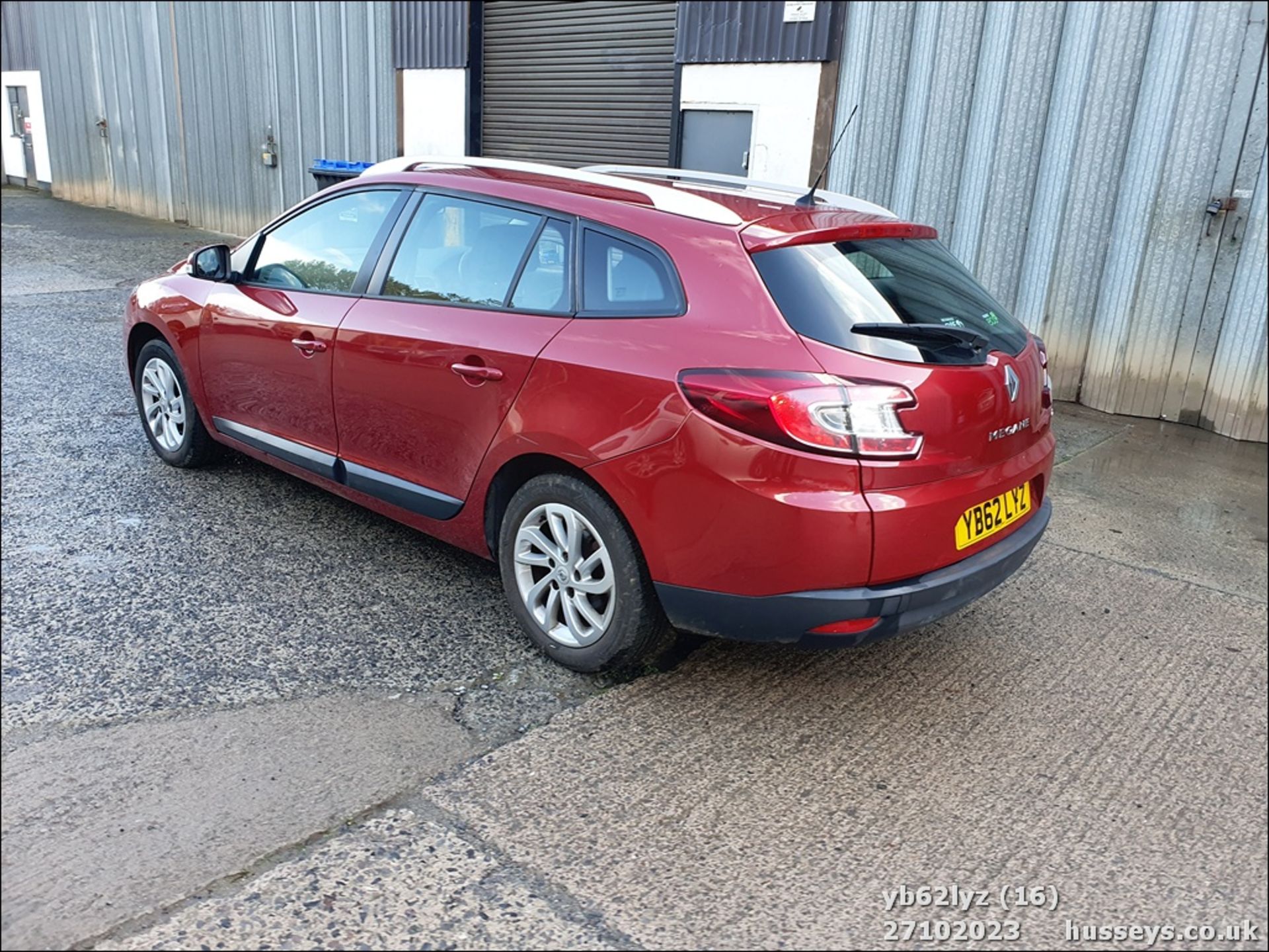 13/62 RENAULT MEGANE EXPRESSION PLUS DC - 1461cc 5dr Estate (Red, 211k) - Image 17 of 57