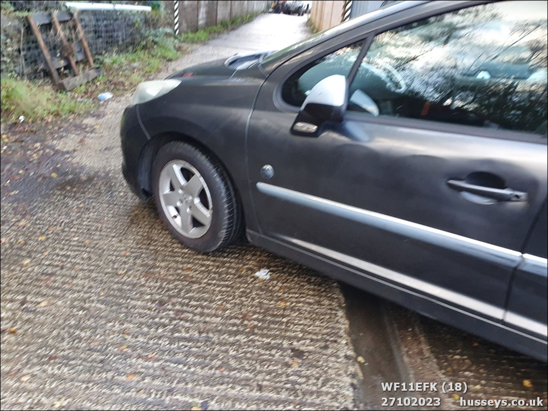 11/11 PEUGEOT 207 ENVY - 1360cc 5dr Hatchback (Grey) - Image 19 of 53