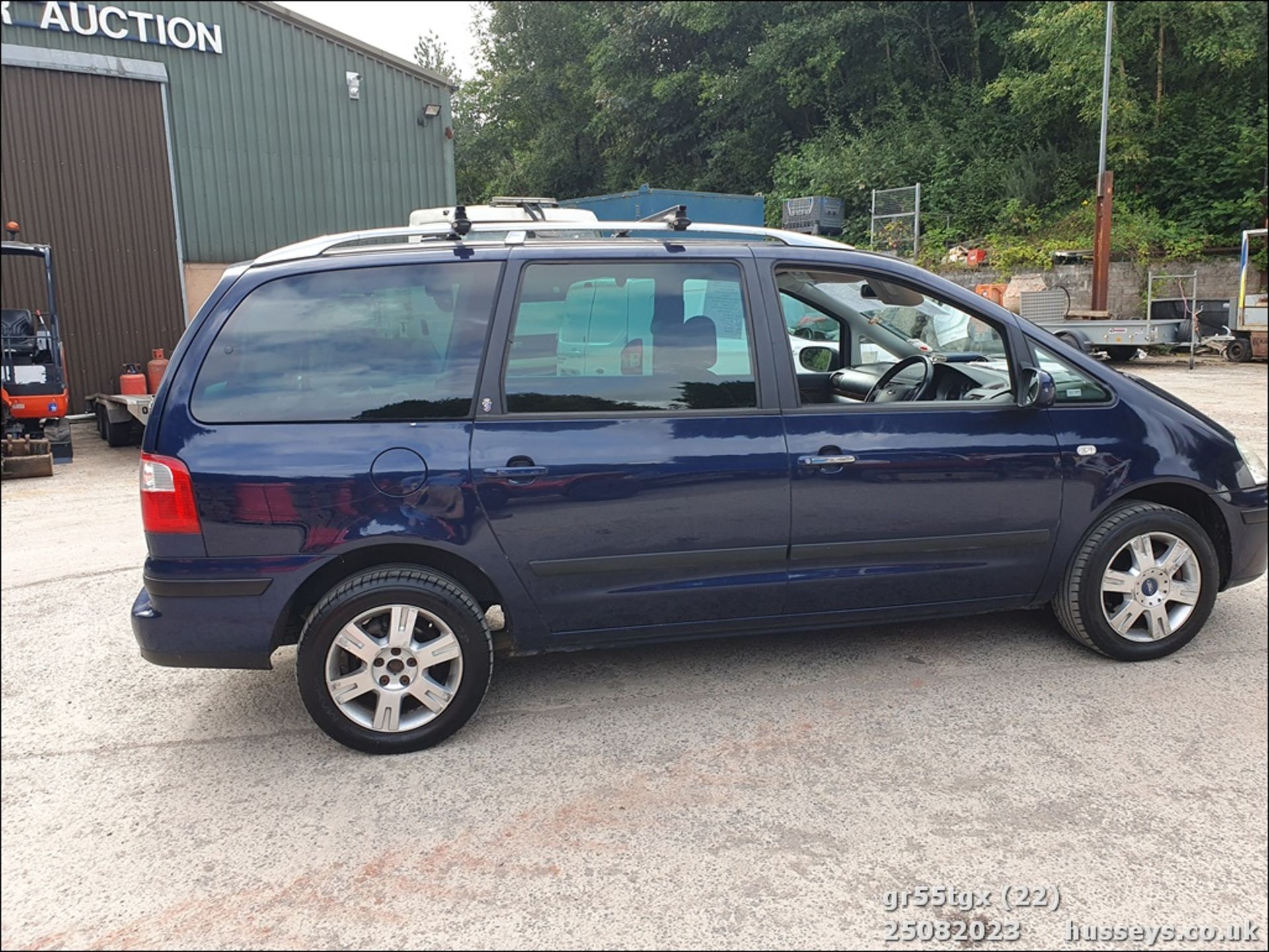 06/55 FORD GALAXY GHIA TDI - 1896cc 5dr MPV (Blue, 135k) - Image 24 of 62