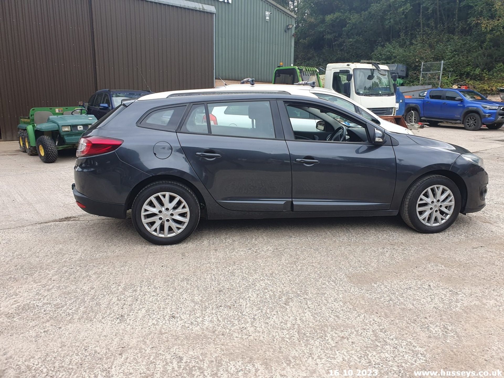 14/64 RENAULT MEGANE D-QUE TT ENERGY DC - 1461cc 5dr Estate (Grey, 125k) - Image 8 of 56