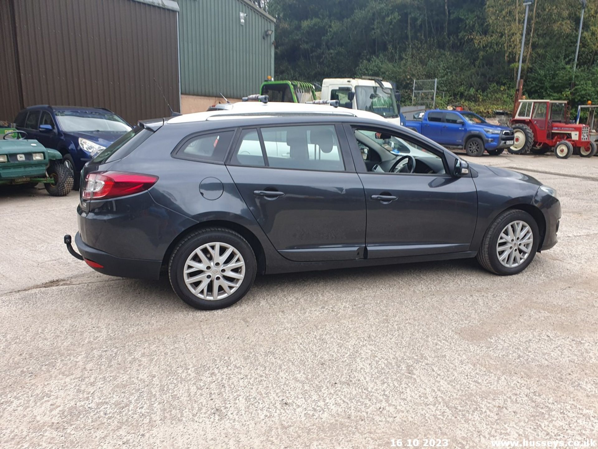 14/64 RENAULT MEGANE D-QUE TT ENERGY DC - 1461cc 5dr Estate (Grey, 125k) - Image 9 of 56