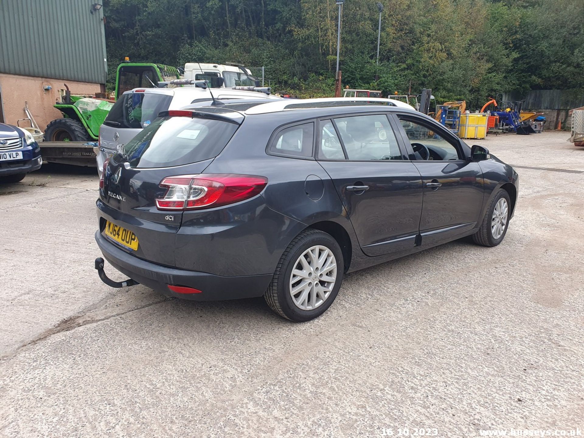 14/64 RENAULT MEGANE D-QUE TT ENERGY DC - 1461cc 5dr Estate (Grey, 125k) - Image 11 of 56