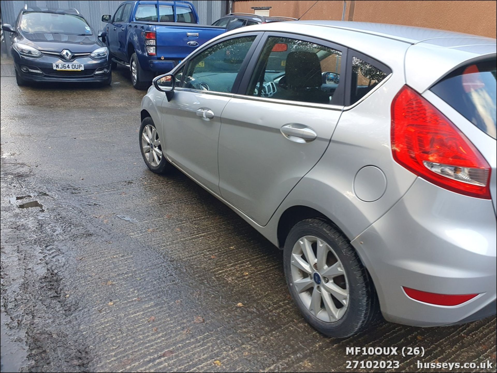 10/10 FORD FIESTA ZETEC 68 TDCI - 1399cc 5dr Hatchback (Silver, 156k) - Image 27 of 67