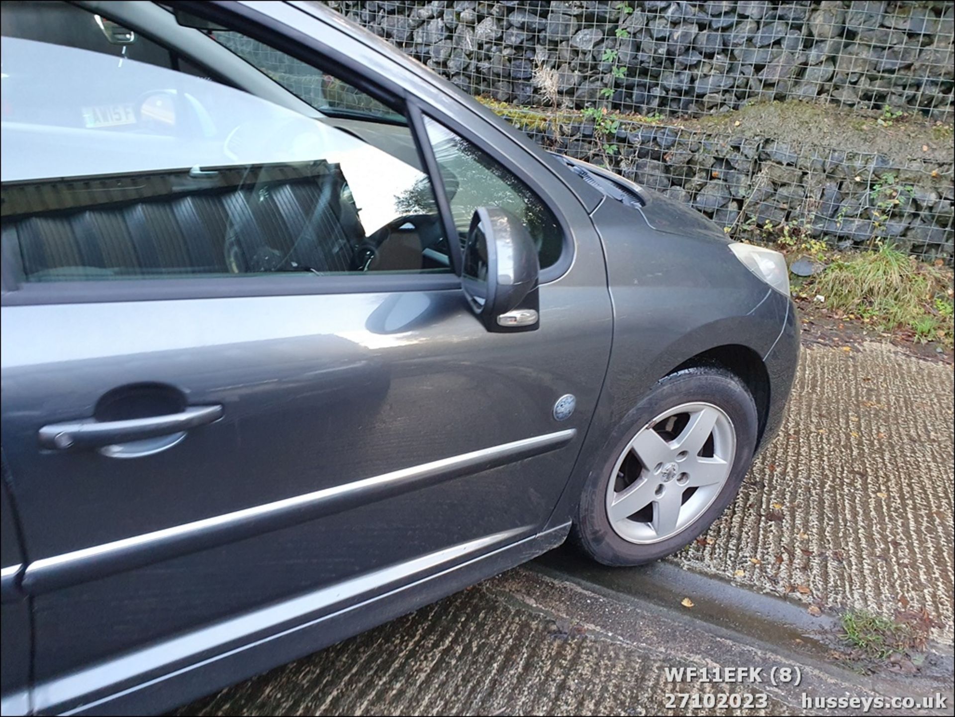 11/11 PEUGEOT 207 ENVY - 1360cc 5dr Hatchback (Grey) - Image 9 of 53