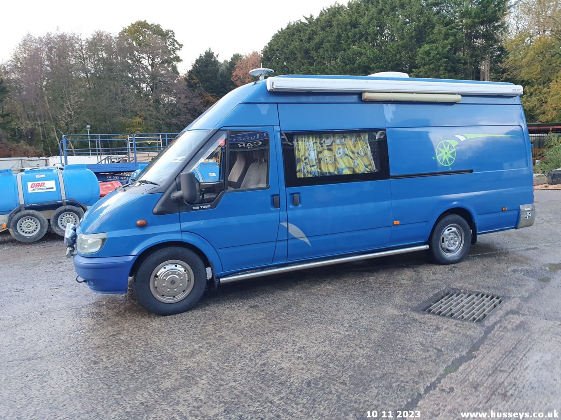 05/55 FORD TRANSIT CAMPER CONVERSION 350 LWB - 2402cc 5dr Van (Blue) - Image 8 of 64