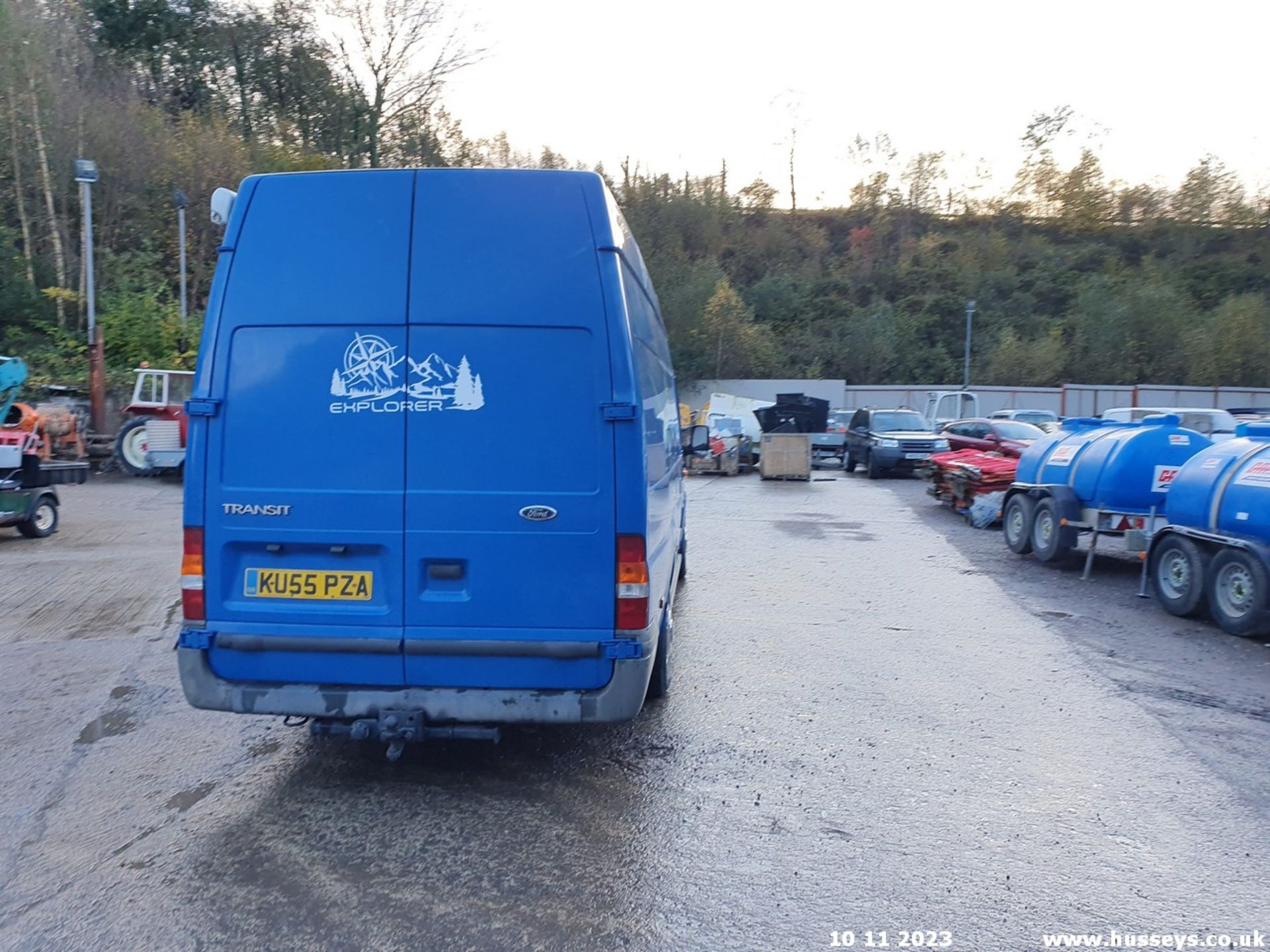 05/55 FORD TRANSIT CAMPER CONVERSION 350 LWB - 2402cc 5dr Van (Blue) - Image 17 of 64