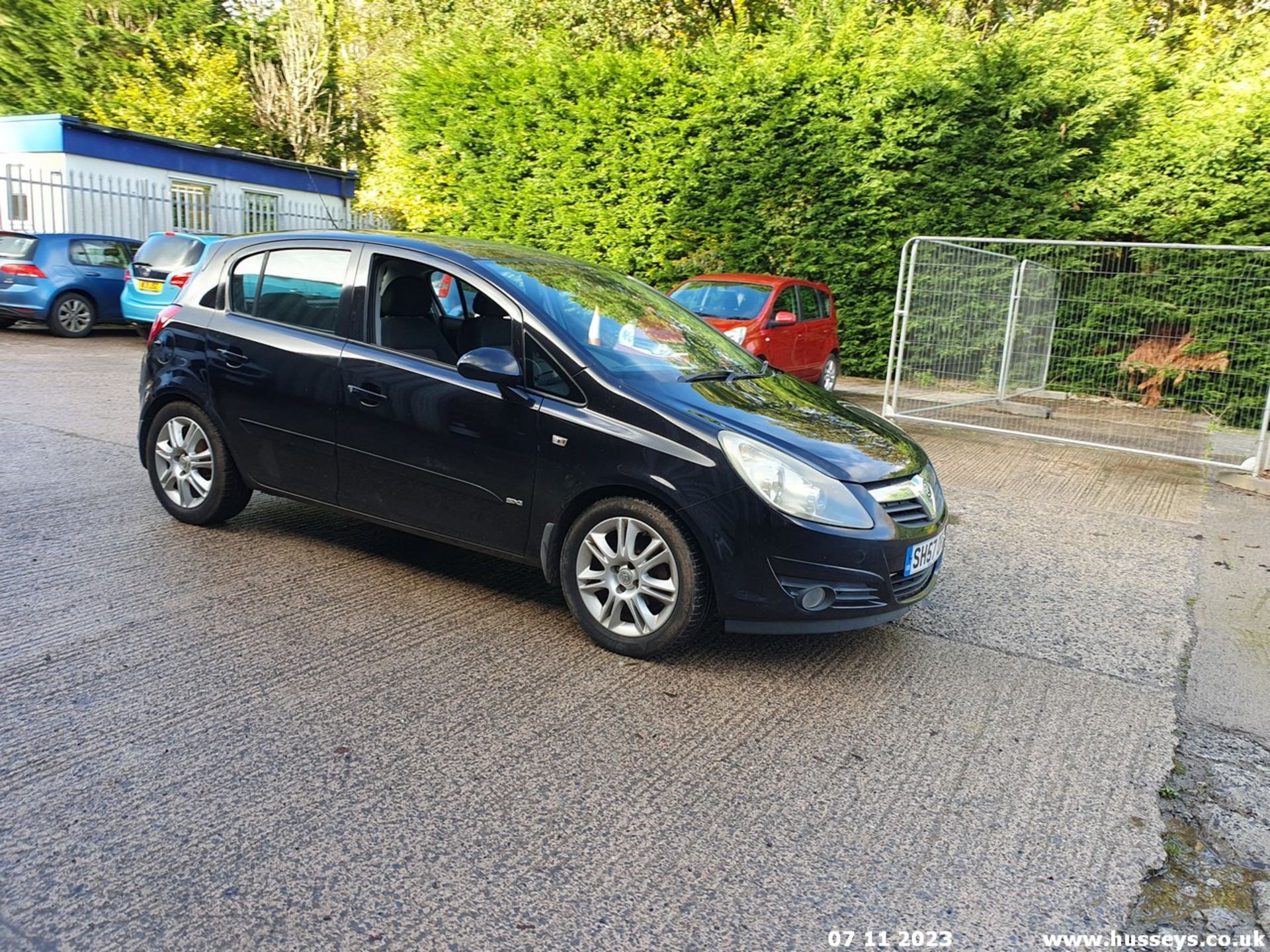 07/57 VAUXHALL CORSA SXI - 1364cc 5dr Hatchback (Black, 117k) - Image 5 of 55