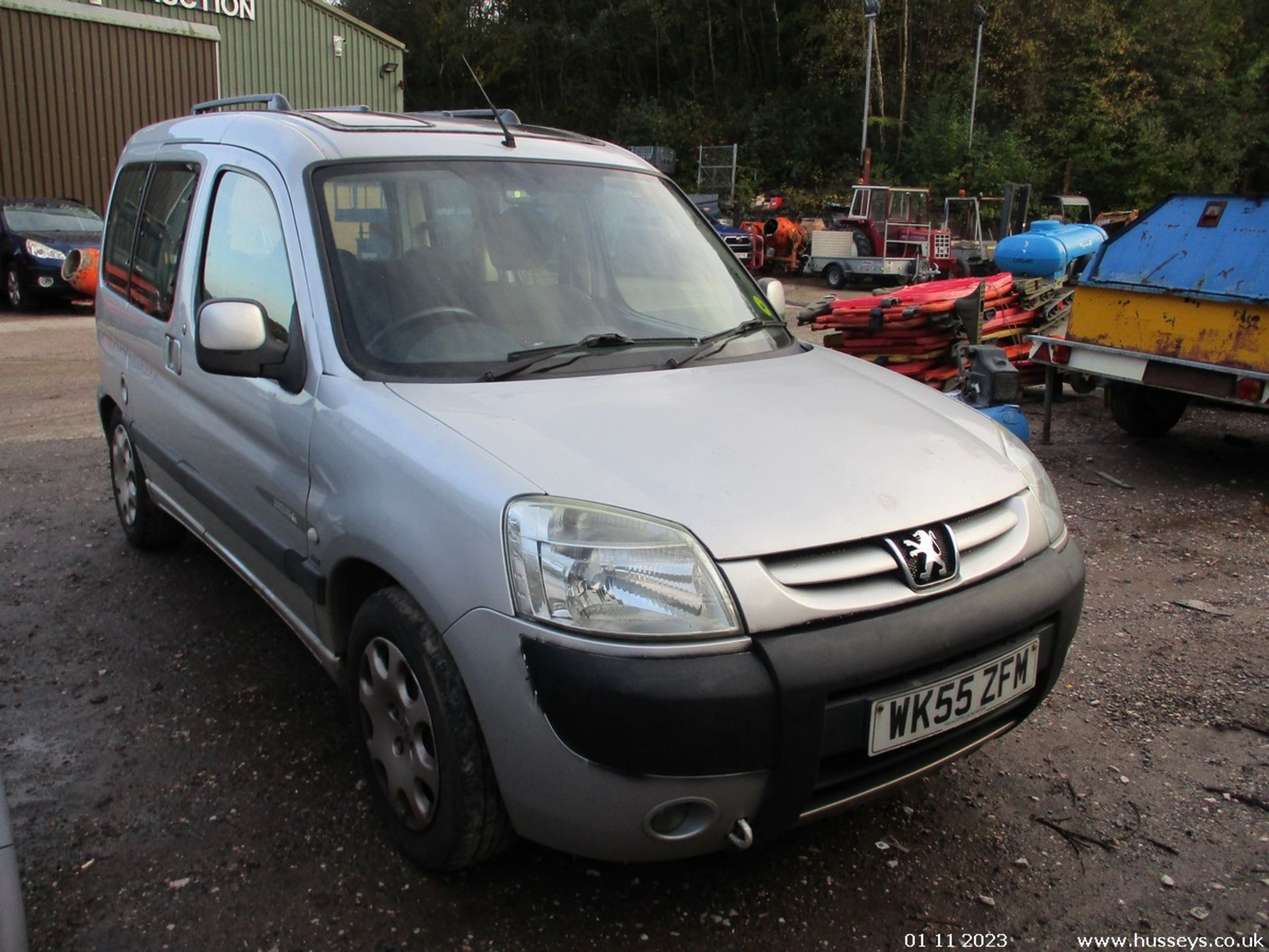 05/55 PEUGEOT PARTNER QUIKSILVER HDI - 1997cc 5dr MPV (Silver, 117k) - Image 13 of 41