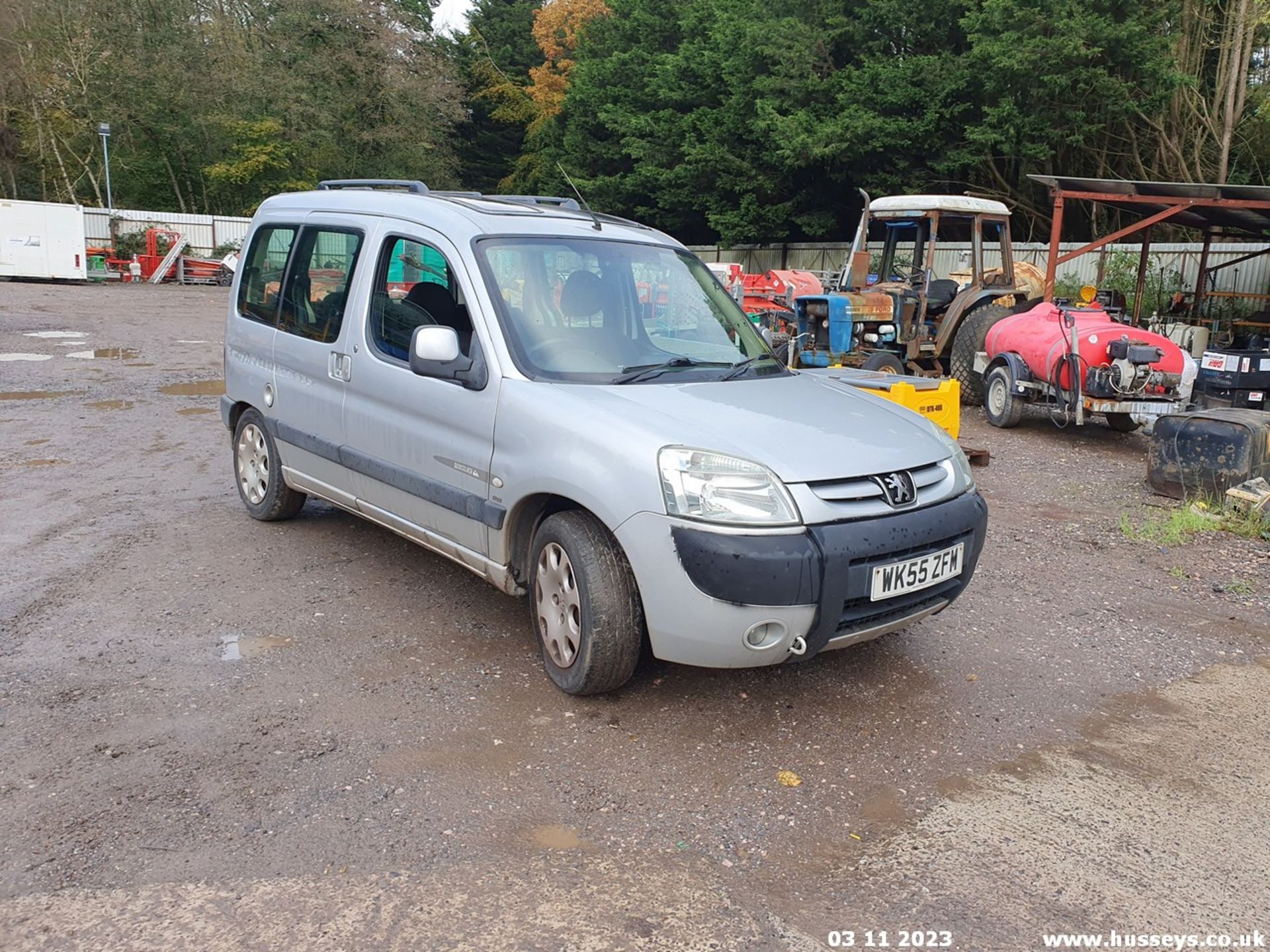 05/55 PEUGEOT PARTNER QUIKSILVER HDI - 1997cc 5dr MPV (Silver, 117k) - Image 10 of 41