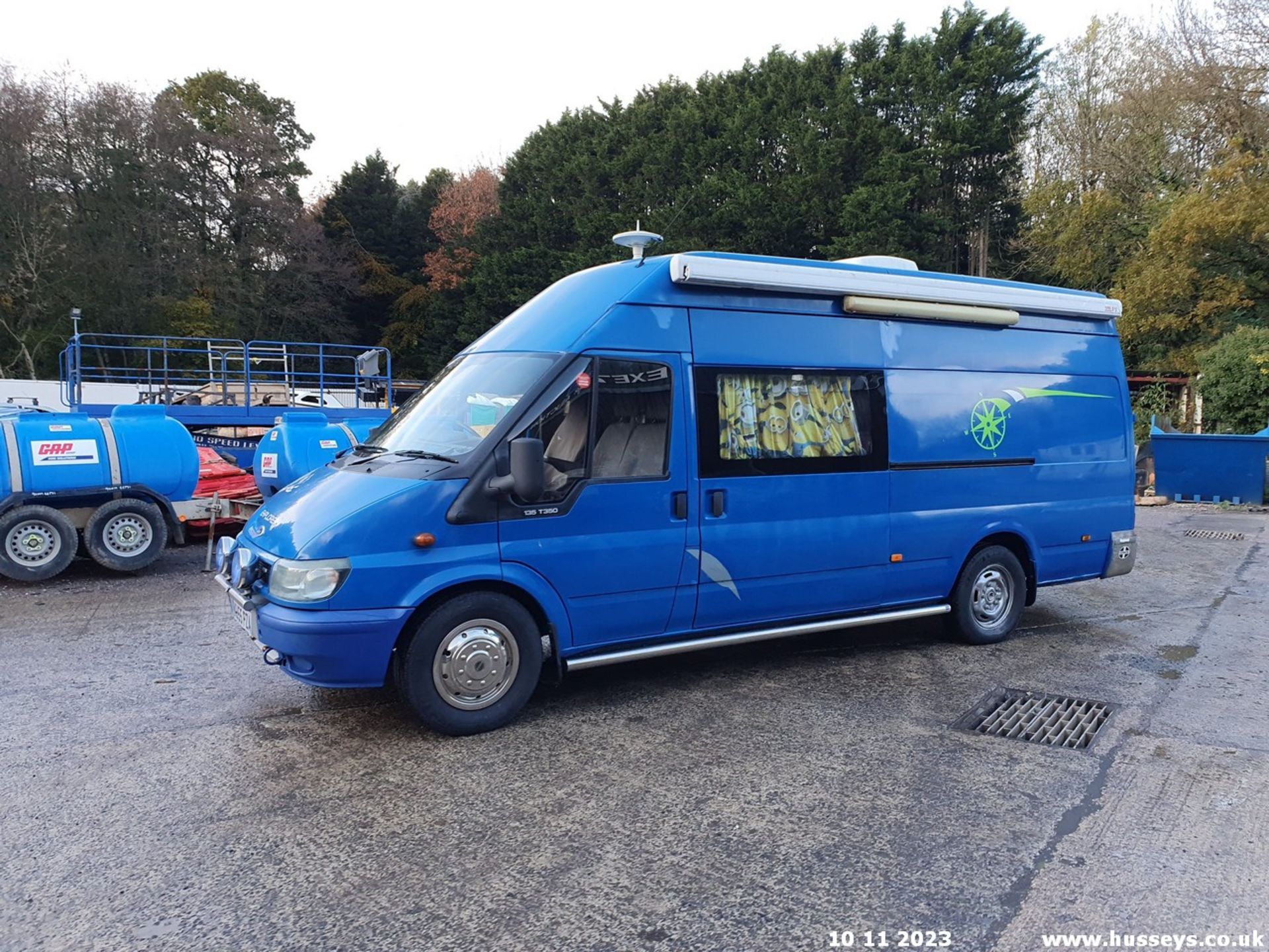 05/55 FORD TRANSIT CAMPER CONVERSION 350 LWB - 2402cc 5dr Van (Blue) - Image 7 of 64