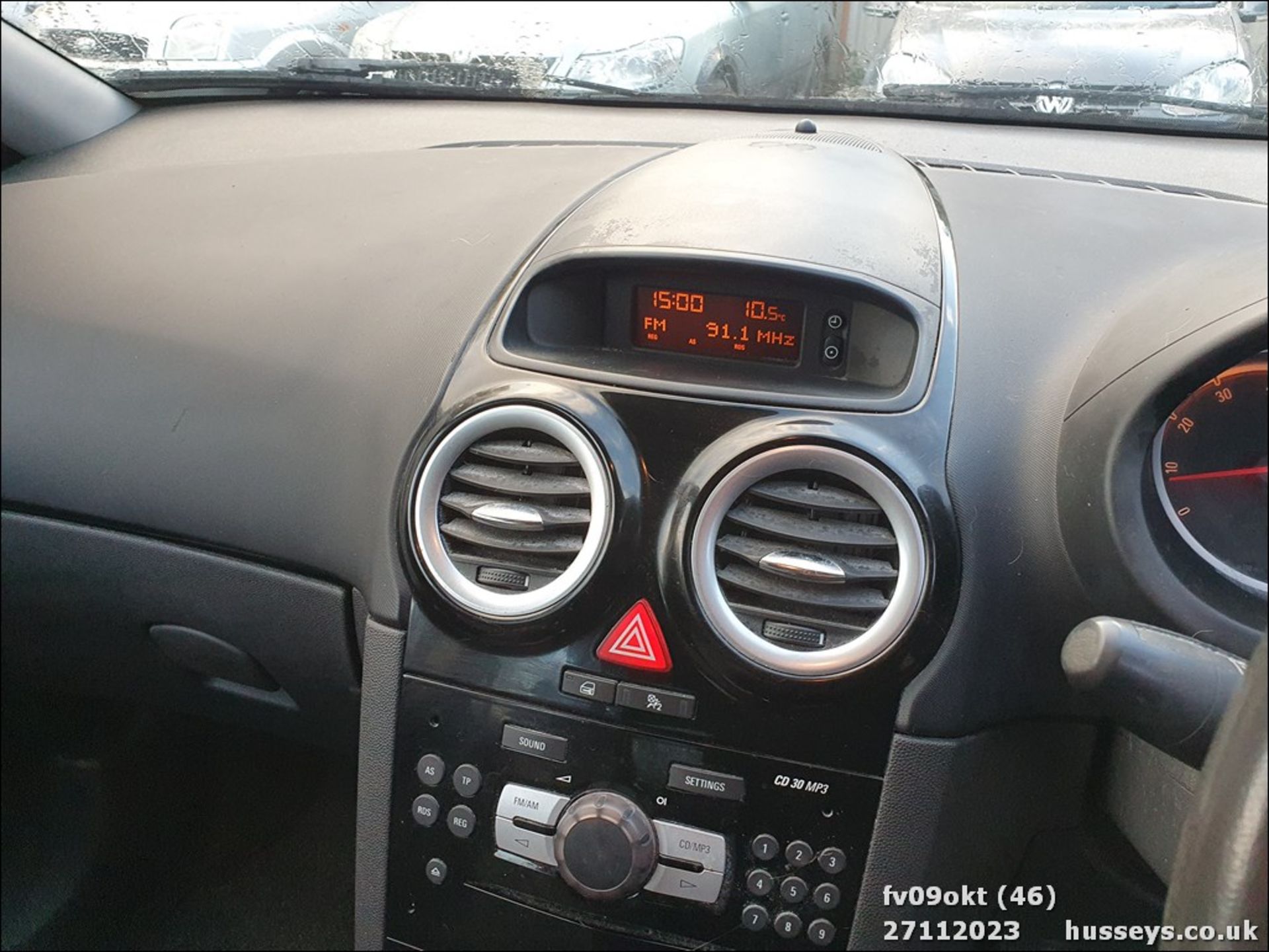 09/09 VAUXHALL CORSA DESIGN 16V TWINPORT - 1364cc 5dr Hatchback (Silver, 92k) - Bild 47 aus 51