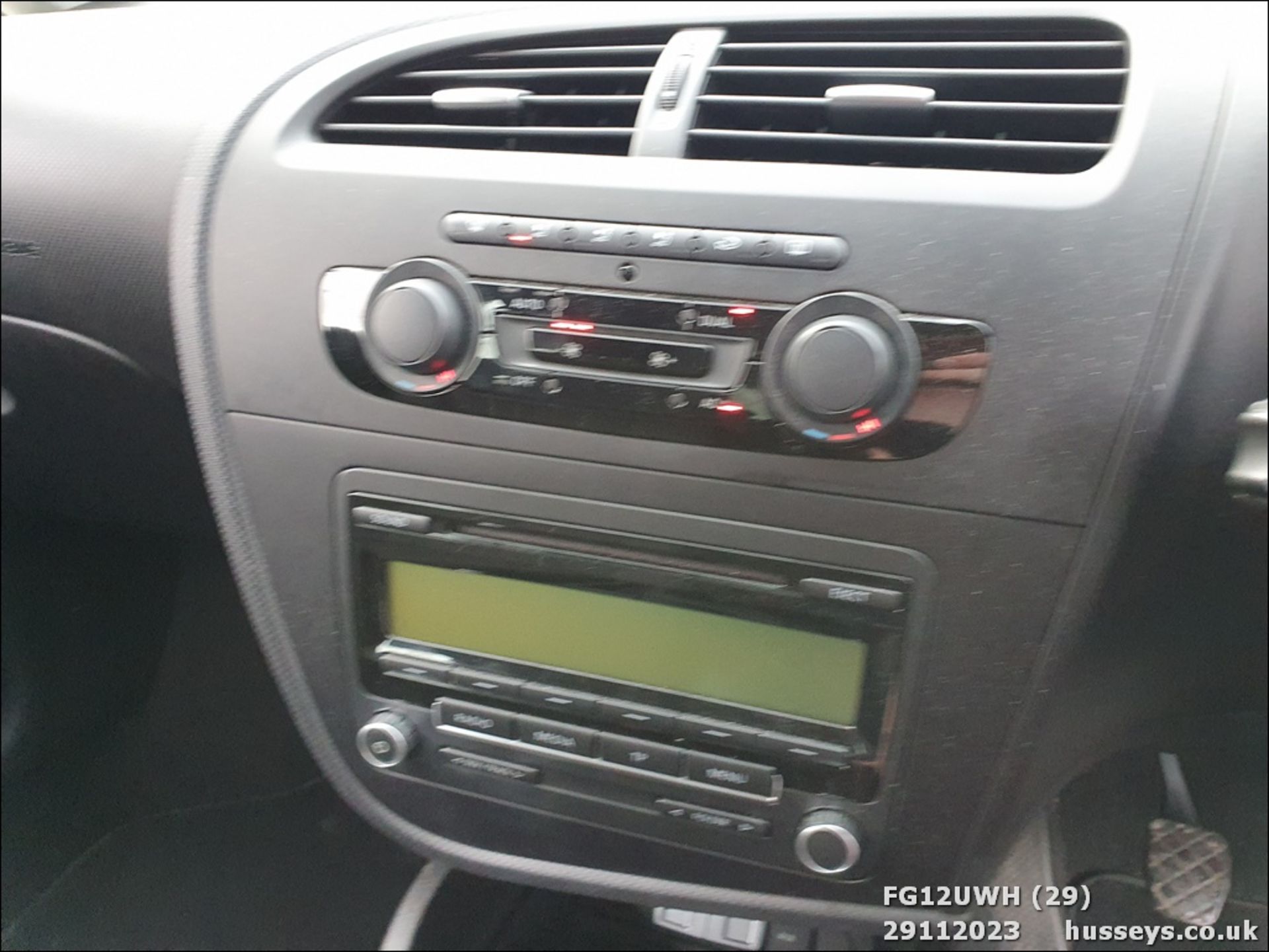12/12 SEAT LEON S COPA CR TDI ECOMOT - 1598cc 5dr Hatchback (Black, 122k) - Image 30 of 58