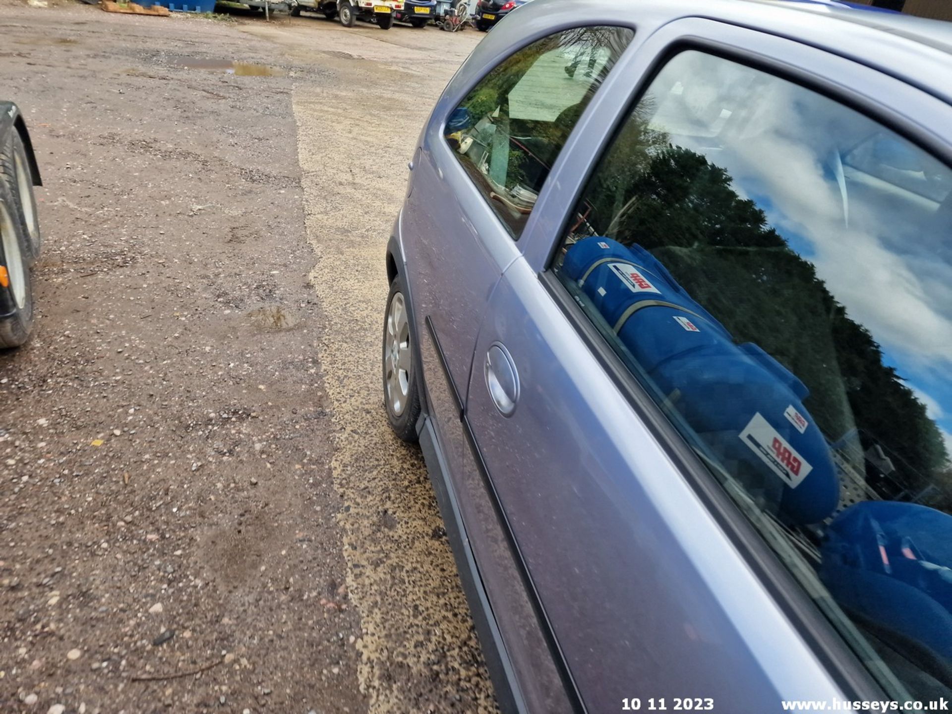 06/06 VAUXHALL CORSA SXI+ 16V - 1229cc 3dr Hatchback (Mauve/purple, 97k) - Image 13 of 30