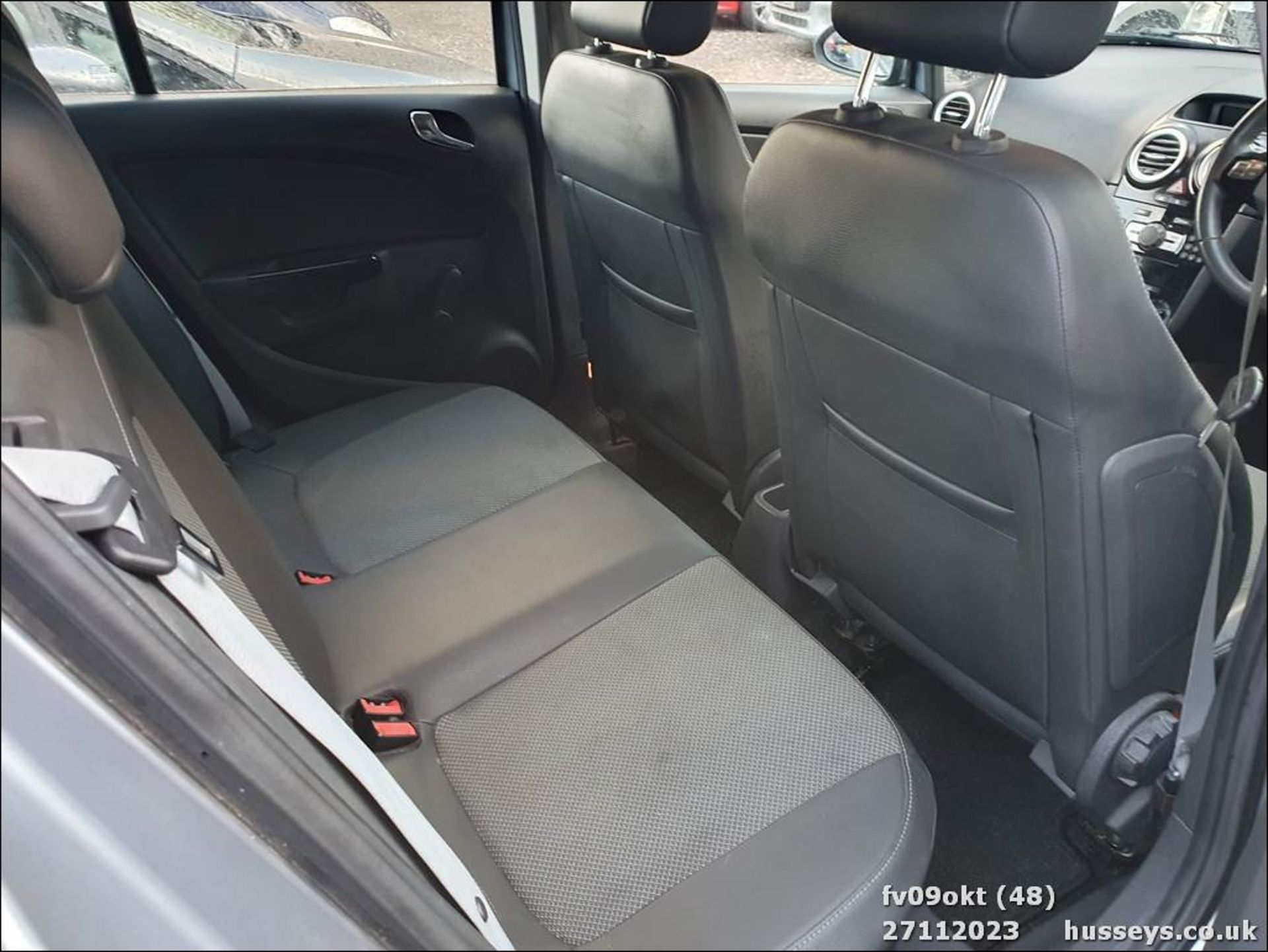 09/09 VAUXHALL CORSA DESIGN 16V TWINPORT - 1364cc 5dr Hatchback (Silver, 92k) - Bild 49 aus 51