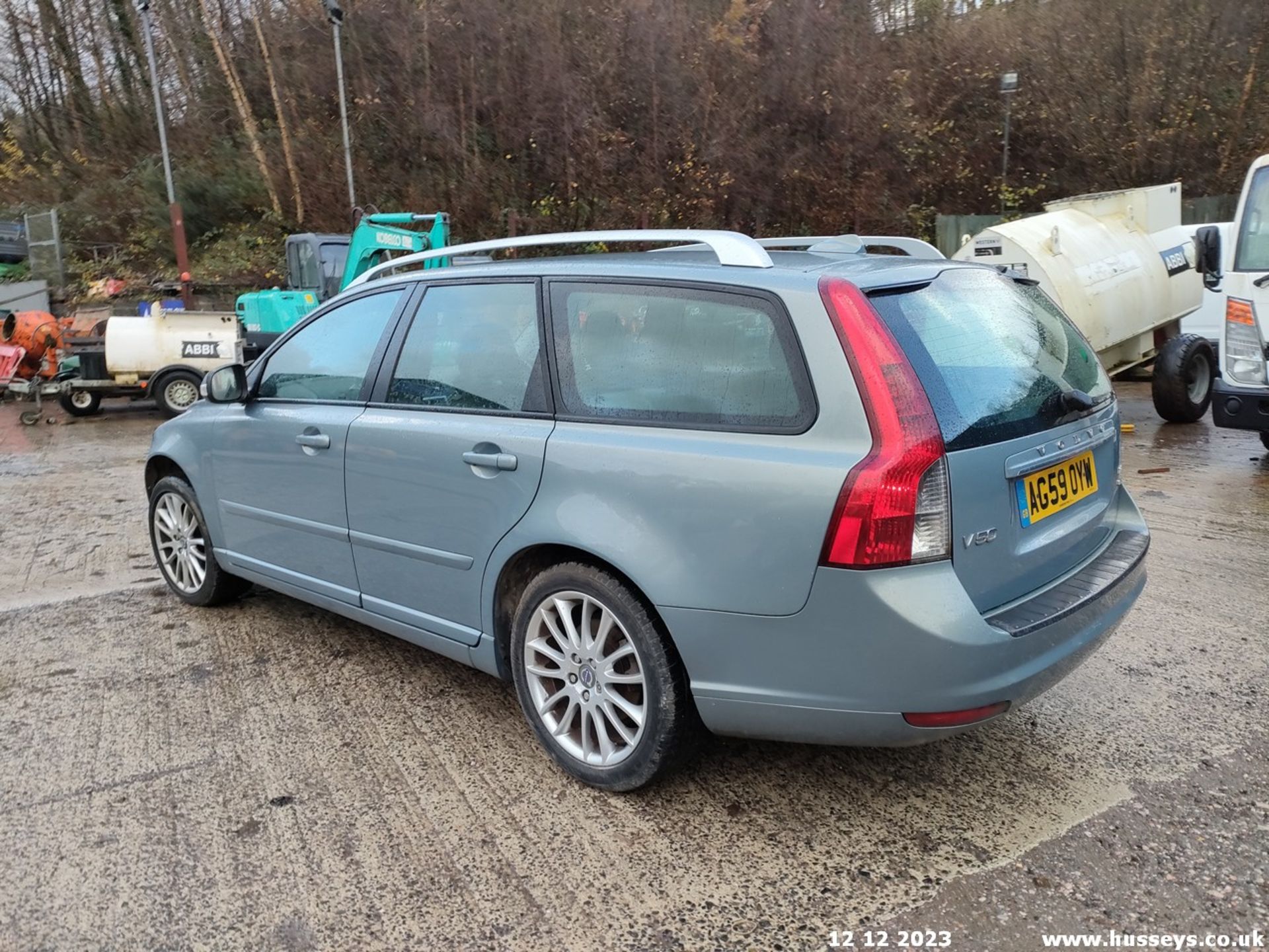 10/59 VOLVO V50 SE LUX D DRIVE - 1560cc 5dr Estate (Blue) - Image 15 of 41