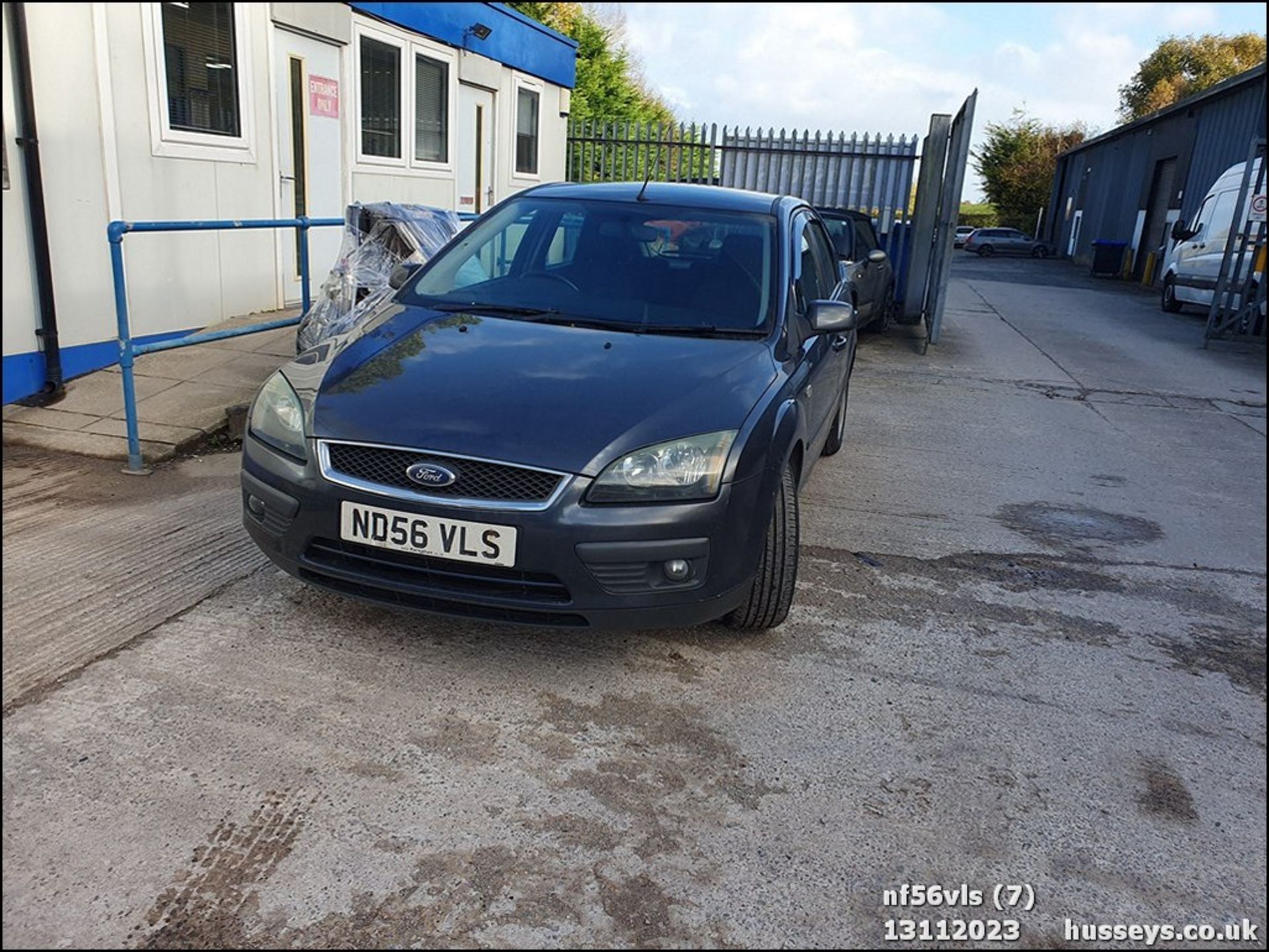 06/56 FORD FOCUS ZETEC CLIMATE - 1596cc 5dr Hatchback (Grey, 151k) - Image 8 of 35