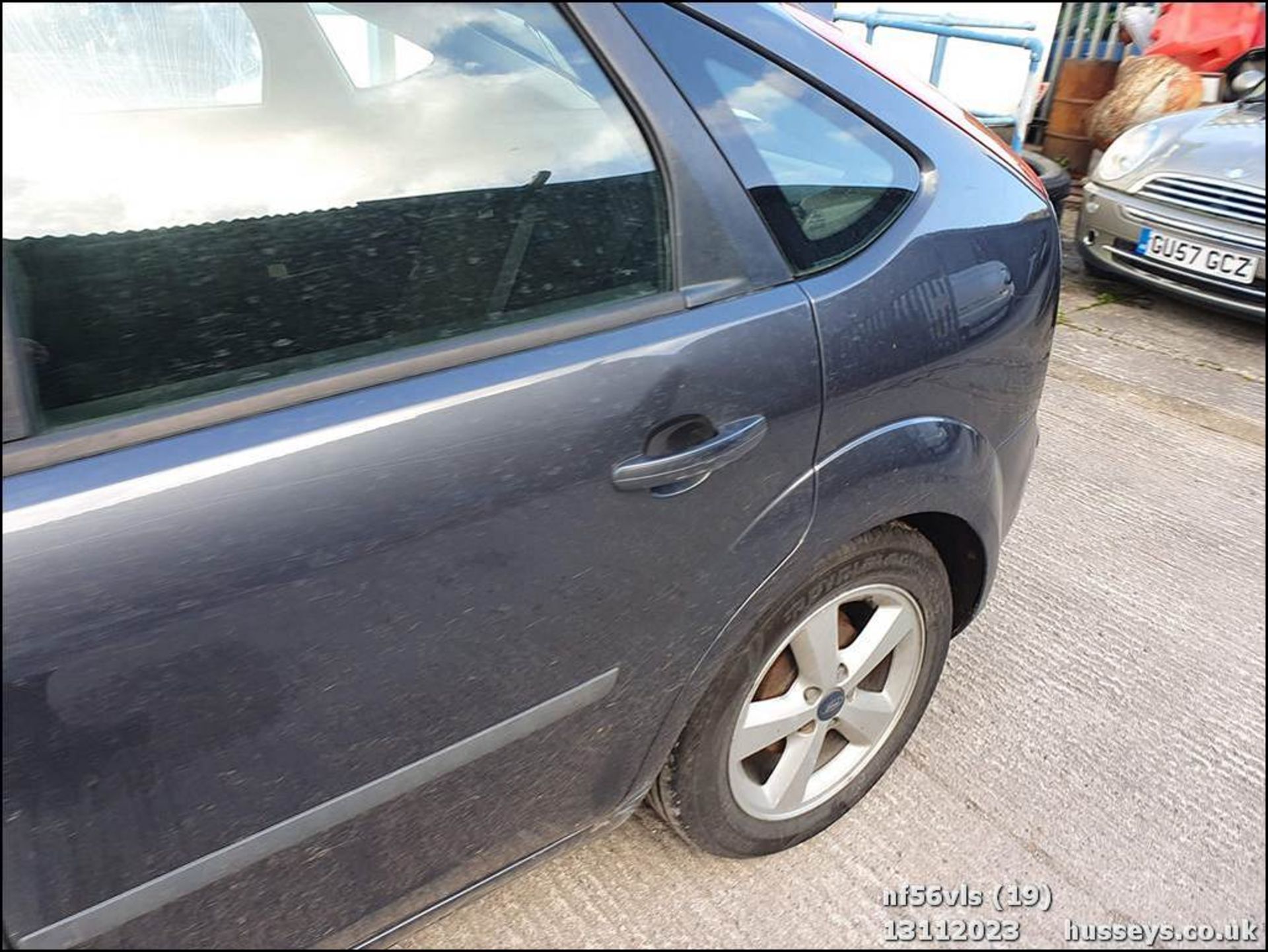 06/56 FORD FOCUS ZETEC CLIMATE - 1596cc 5dr Hatchback (Grey, 151k) - Image 20 of 35