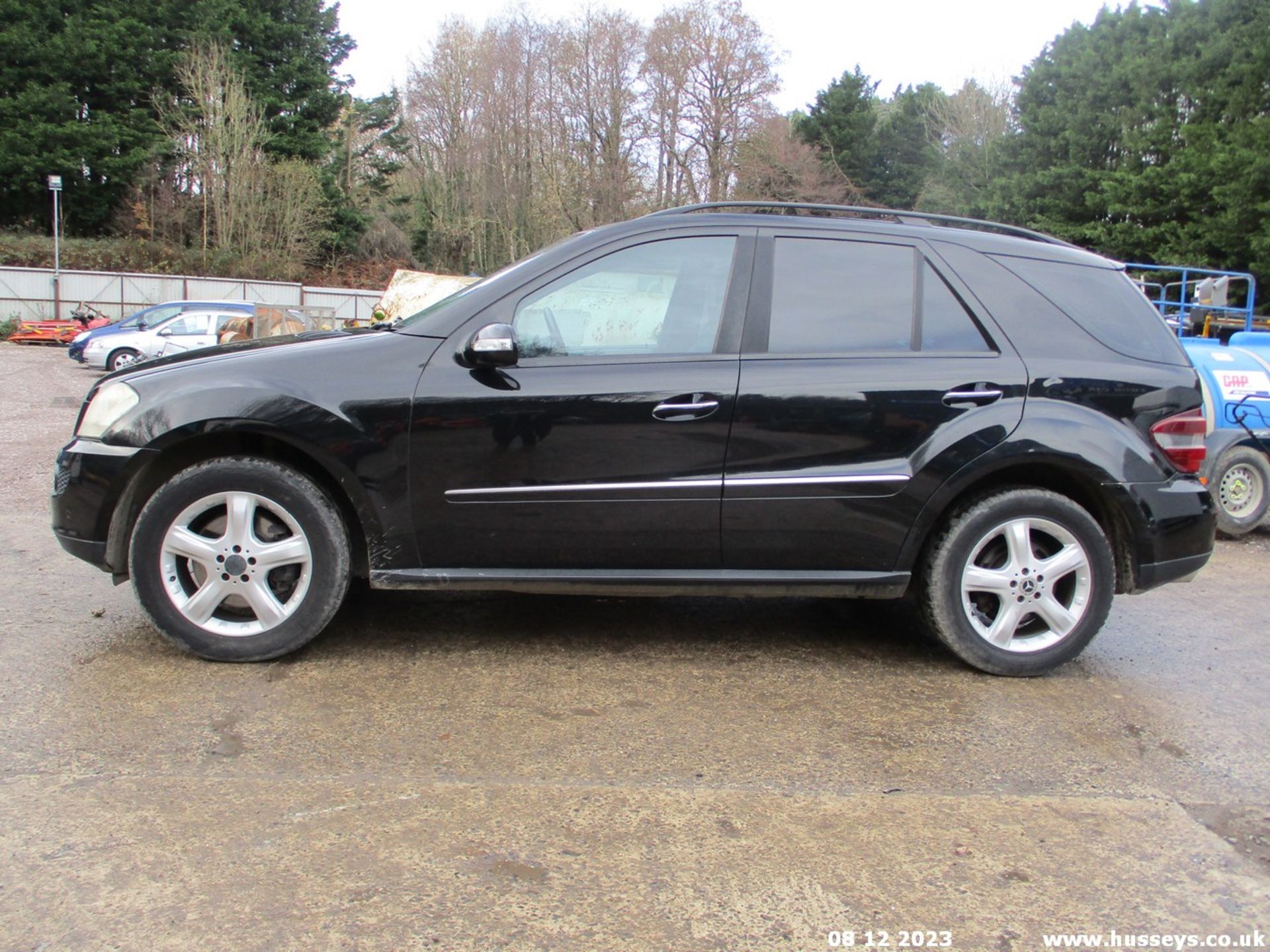 08/57 MERCEDES ML420 SPORT CDI 4-MATIC A - 3996cc 5dr Estate (Black) - Image 3 of 16