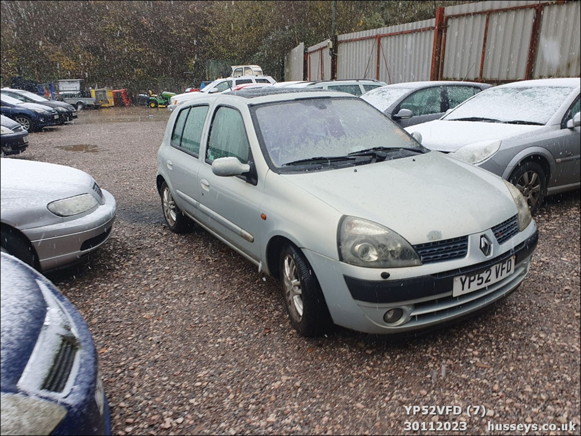 02/52 RENAULT CLIO INITIALE DCI - 1461cc 5dr Hatchback (Silver, 154k) - Image 8 of 48