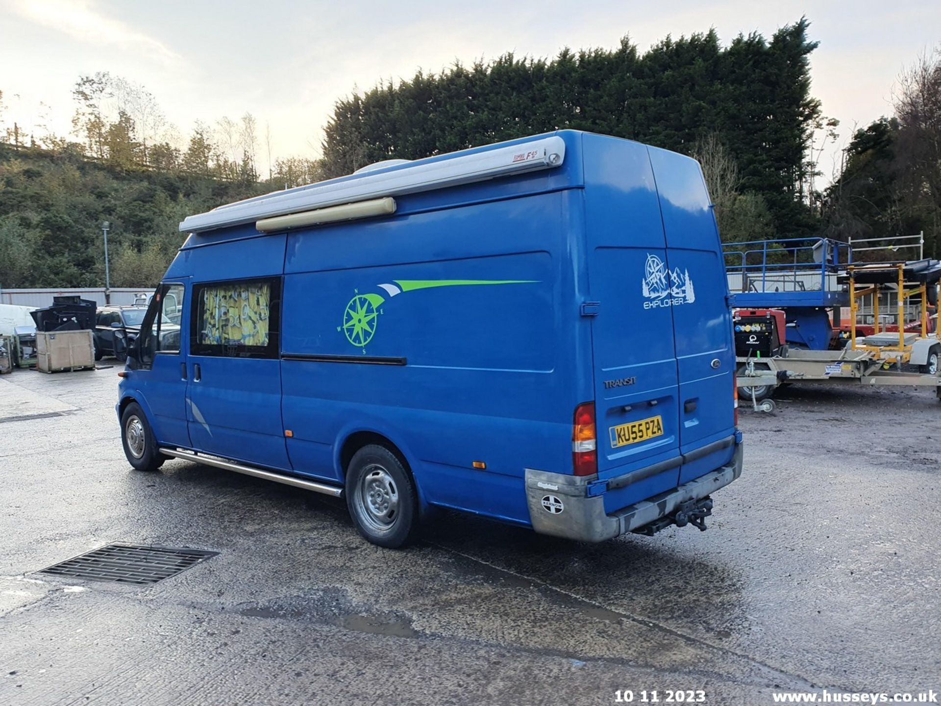 05/55 FORD TRANSIT CAMPER CONVERSION 350 LWB - 2402cc 5dr Van (Blue) - Image 12 of 64