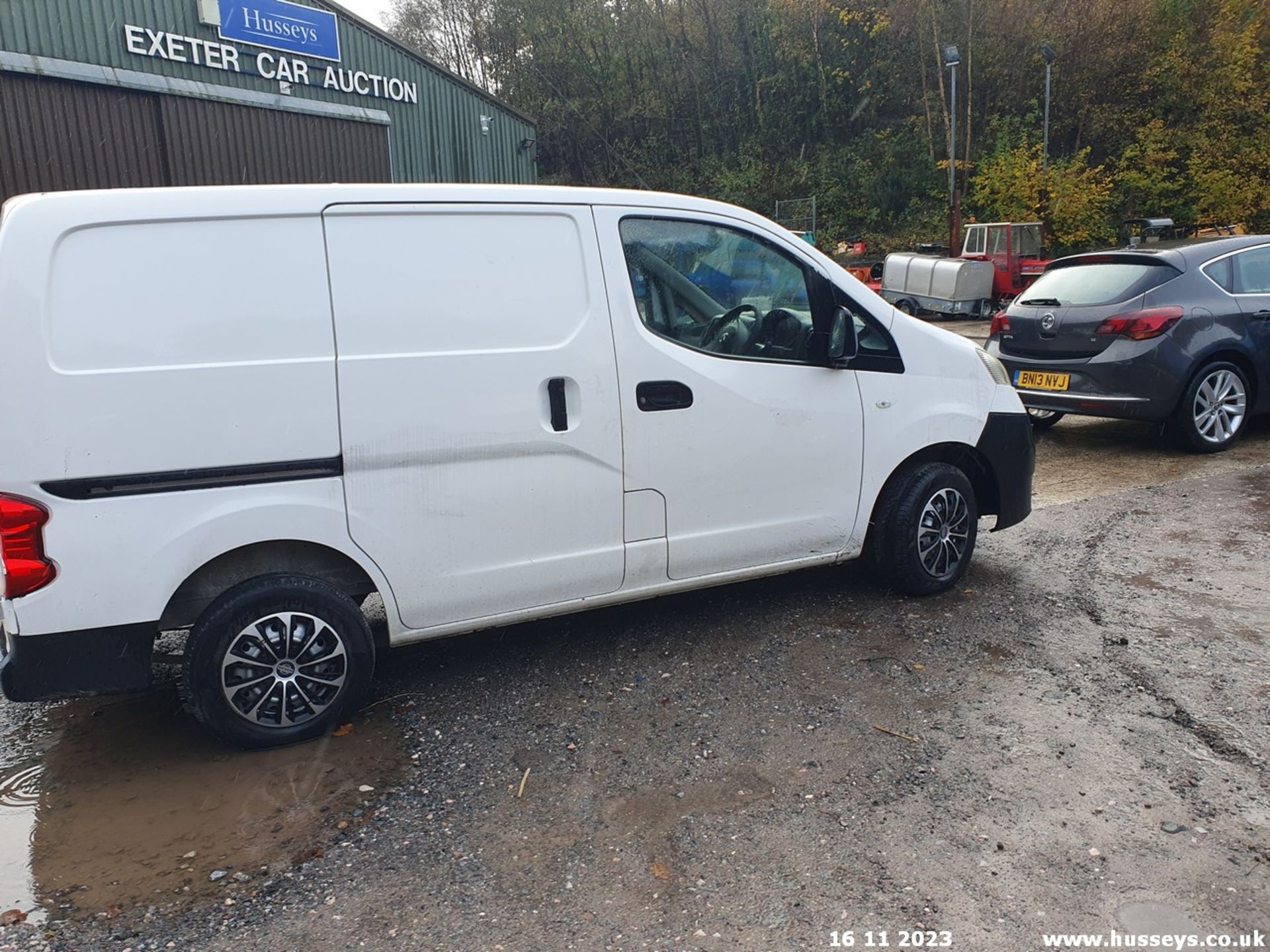 13/13 NISSAN NV200 SE DCI - 1461cc 6dr Van (White, 189k) - Image 20 of 56