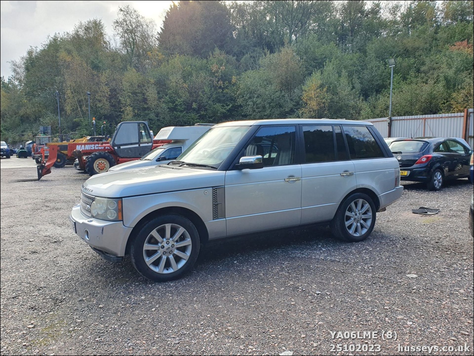 06/06 LAND ROVER RANGEROVER V8 SC AUTO - 4197cc 5dr Estate (Silver, 154k) - Image 9 of 44