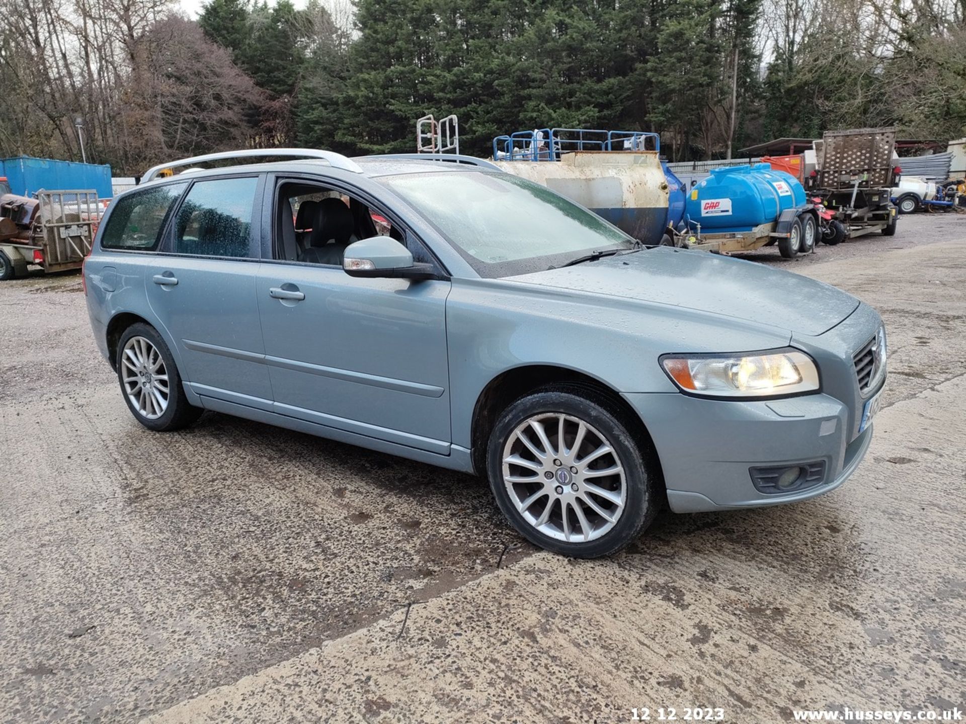 10/59 VOLVO V50 SE LUX D DRIVE - 1560cc 5dr Estate (Blue) - Image 2 of 41