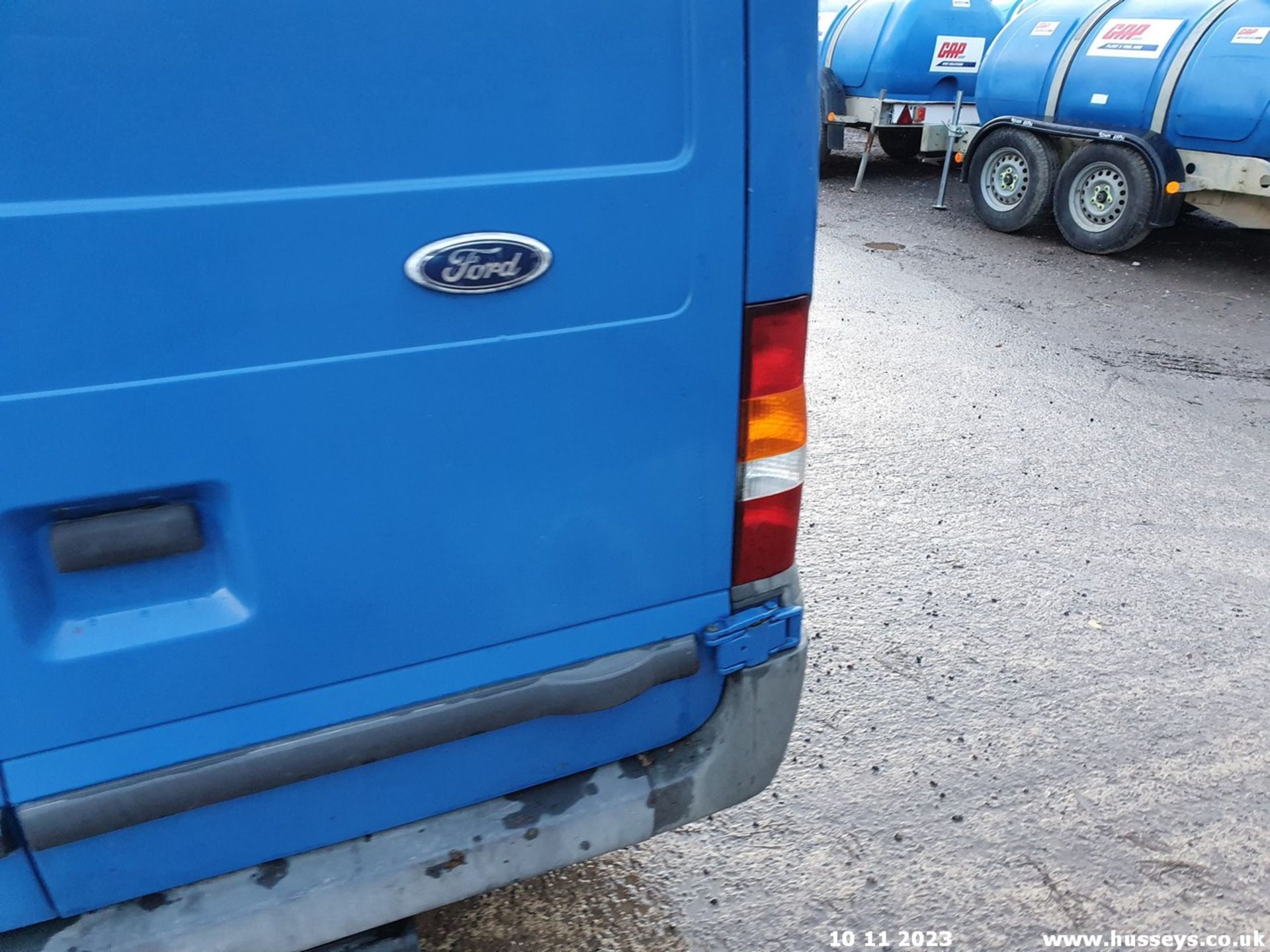 05/55 FORD TRANSIT CAMPER CONVERSION 350 LWB - 2402cc 5dr Van (Blue) - Image 55 of 64