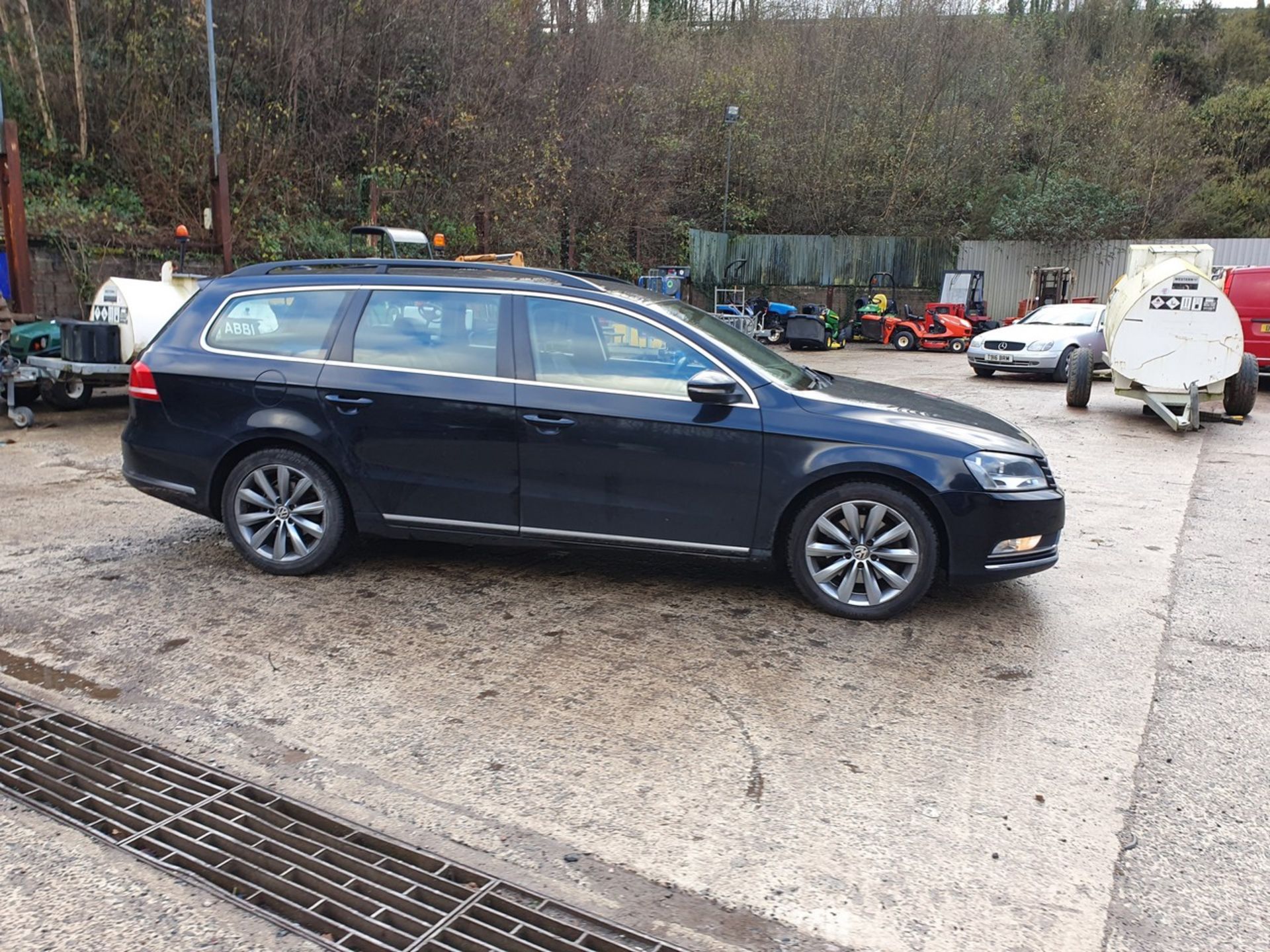 13/63 VOLKSWAGEN PASSAT HIGHLINE TDI BLUE - 1968cc 5dr Estate (Black, 111k) - Image 8 of 64