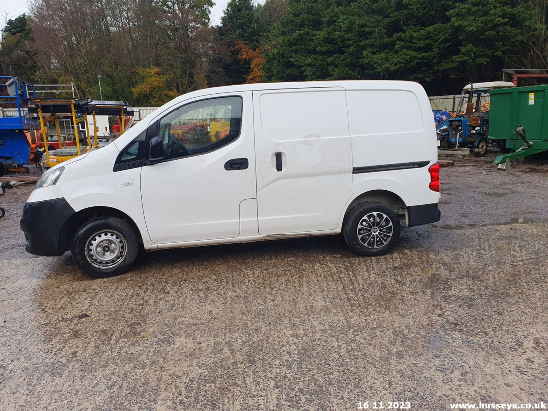 13/13 NISSAN NV200 SE DCI - 1461cc 6dr Van (White, 189k) - Image 7 of 56