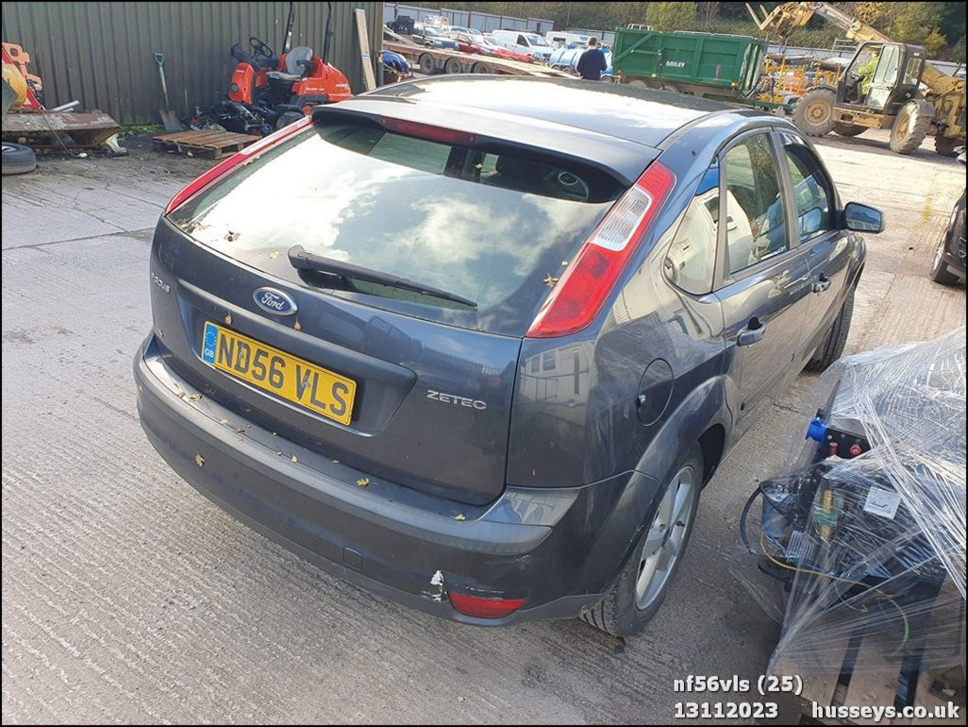 06/56 FORD FOCUS ZETEC CLIMATE - 1596cc 5dr Hatchback (Grey, 151k) - Image 26 of 35