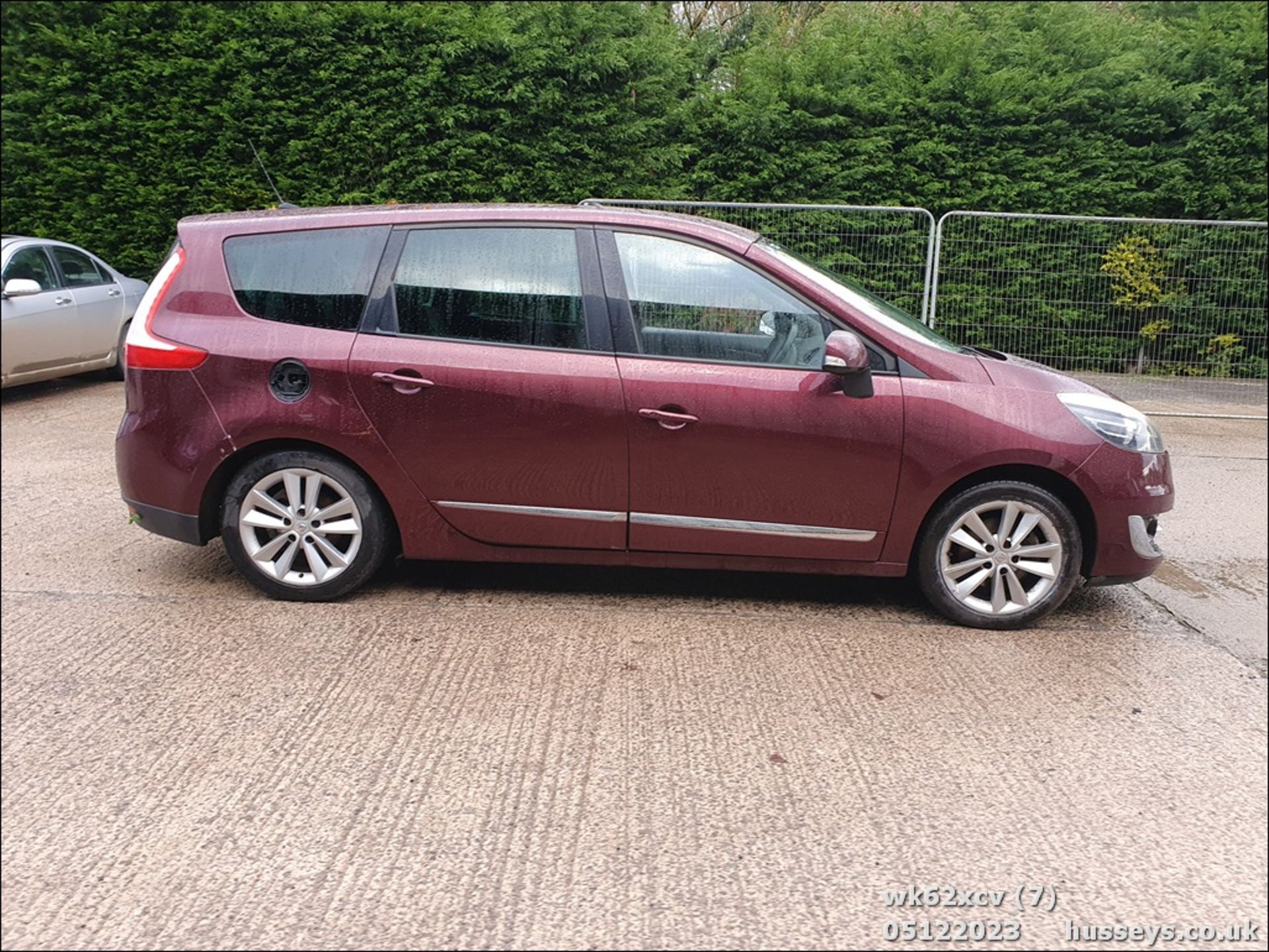 12/62 RENAULT G SCENIC D-QUETTLUXE NRG - 1598cc 5dr MPV (Red) - Image 8 of 53
