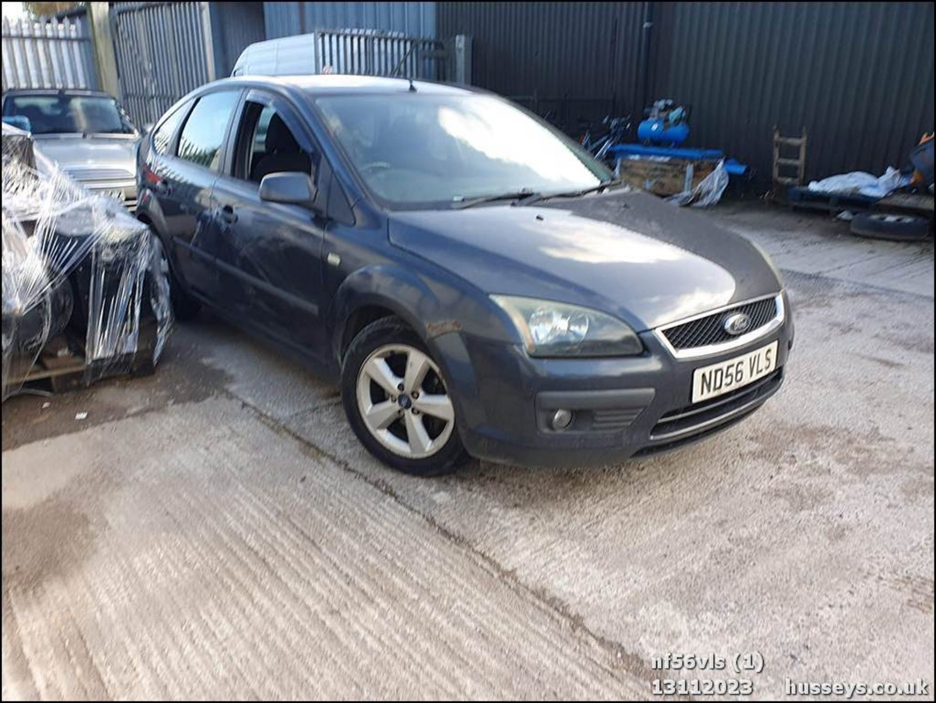 06/56 FORD FOCUS ZETEC CLIMATE - 1596cc 5dr Hatchback (Grey, 151k) - Image 2 of 35