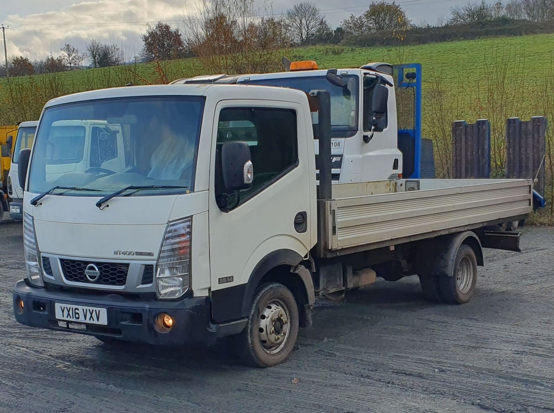 16/16 NISSAN NT400 CABSTAR 35.14 LWB D - 2488cc 2dr Flat Bed (White)