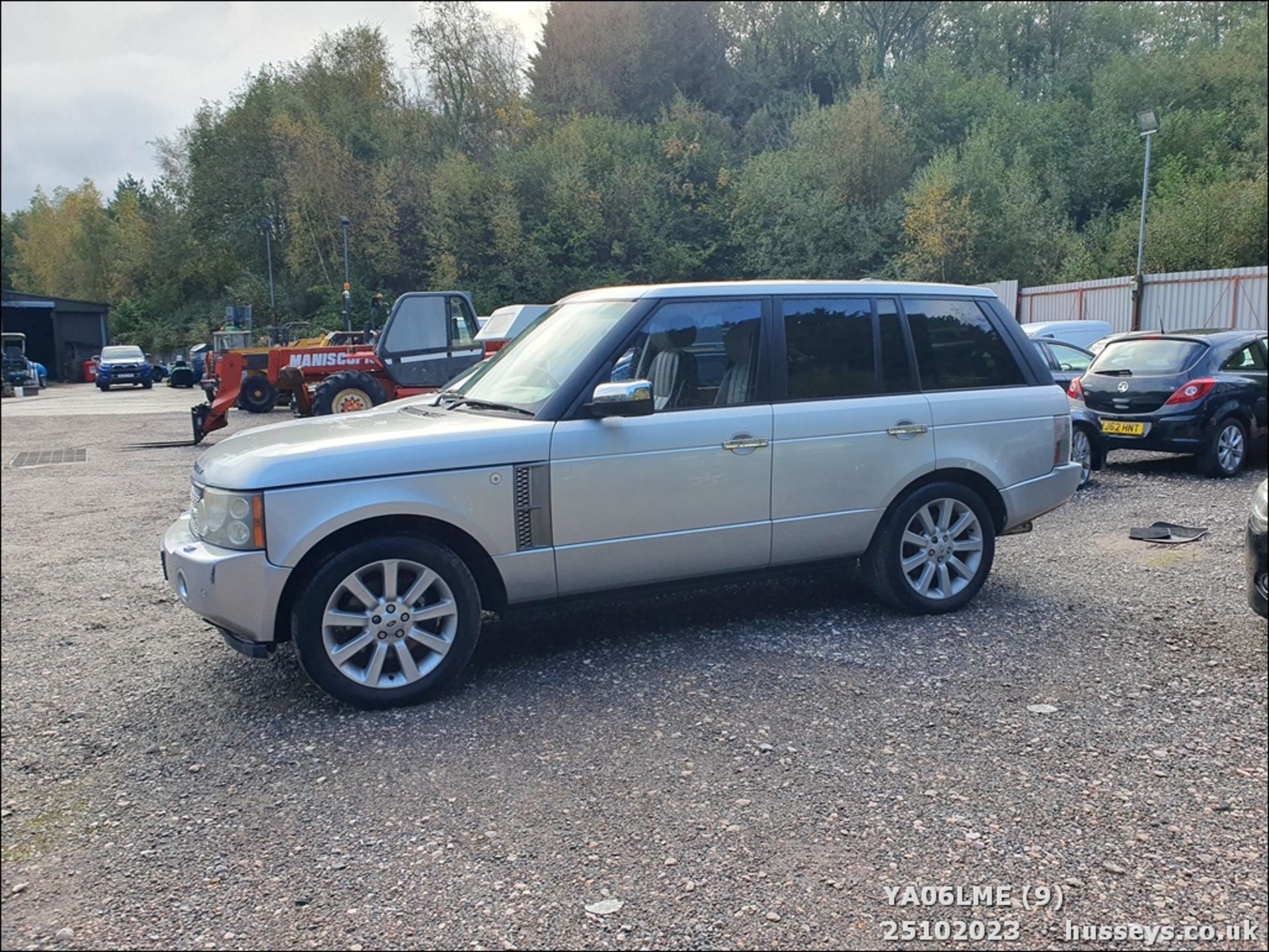 06/06 LAND ROVER RANGEROVER V8 SC AUTO - 4197cc 5dr Estate (Silver, 154k) - Image 10 of 44