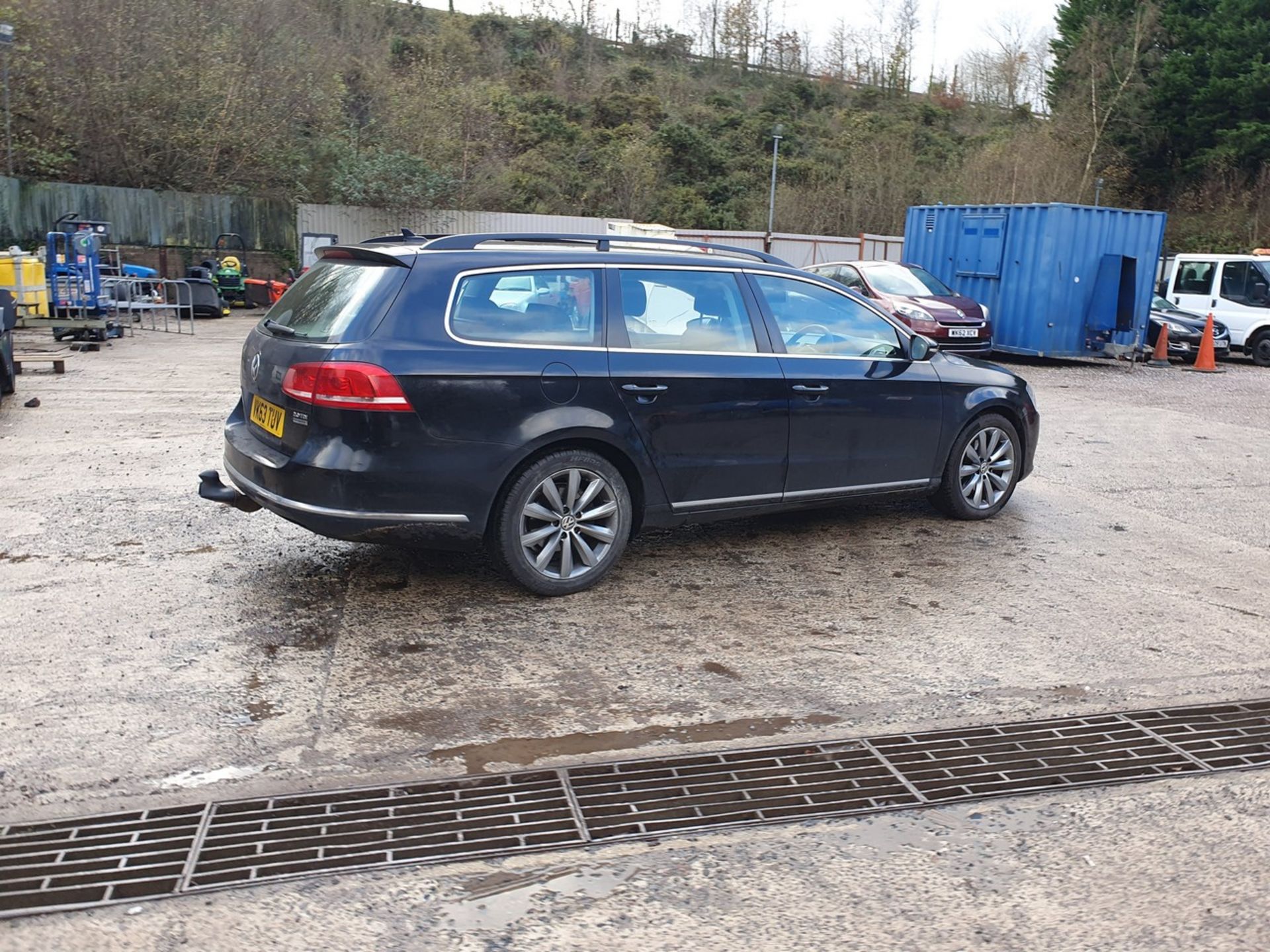 13/63 VOLKSWAGEN PASSAT HIGHLINE TDI BLUE - 1968cc 5dr Estate (Black, 111k) - Image 12 of 64