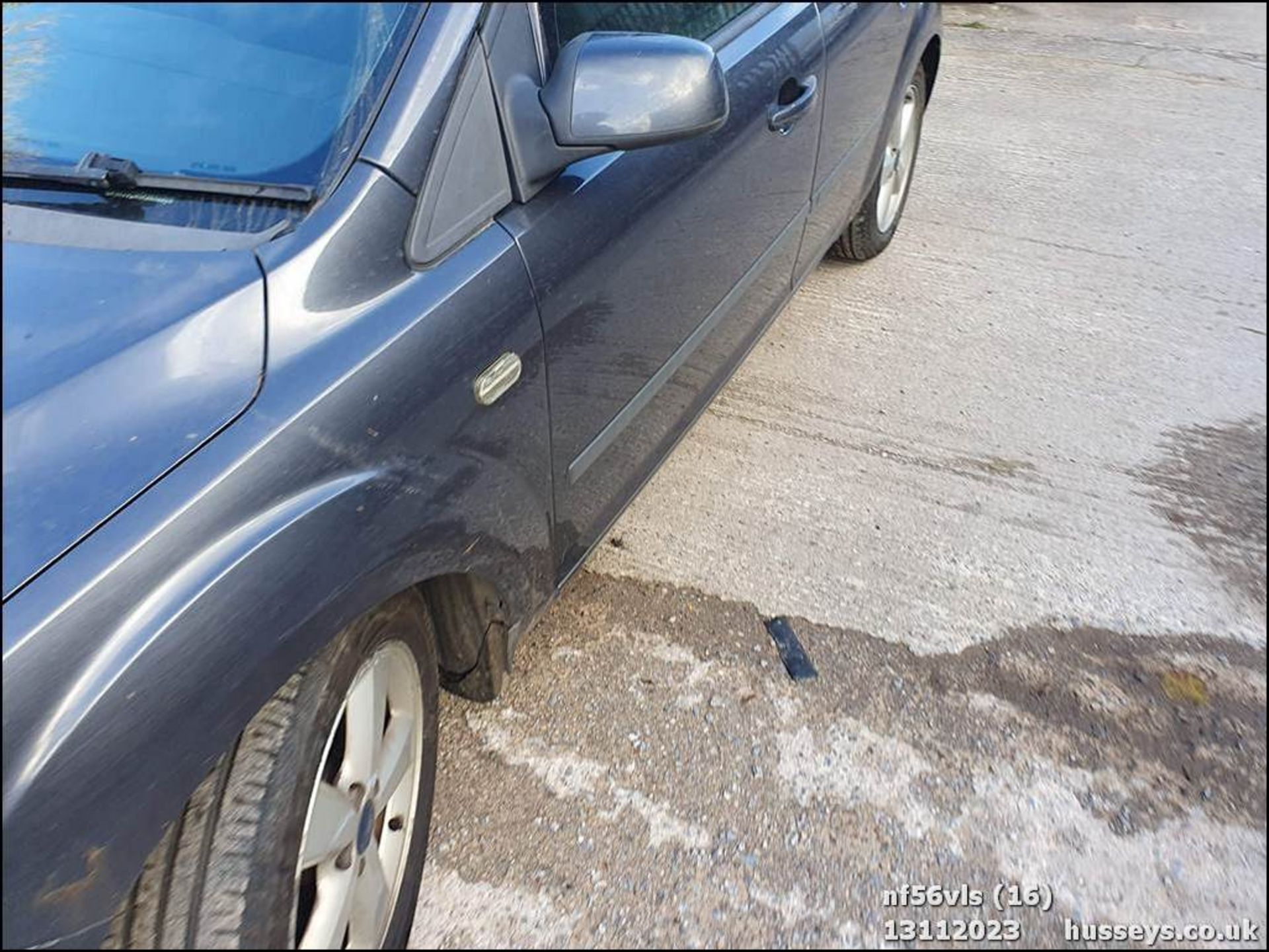 06/56 FORD FOCUS ZETEC CLIMATE - 1596cc 5dr Hatchback (Grey, 151k) - Image 17 of 35