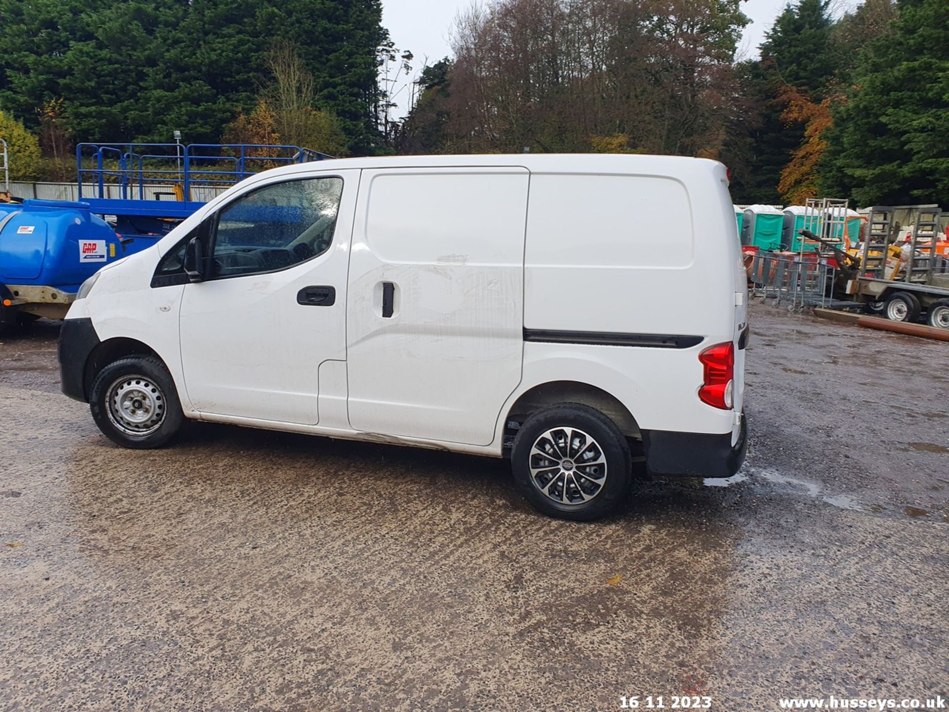 13/13 NISSAN NV200 SE DCI - 1461cc 6dr Van (White, 189k) - Image 9 of 56