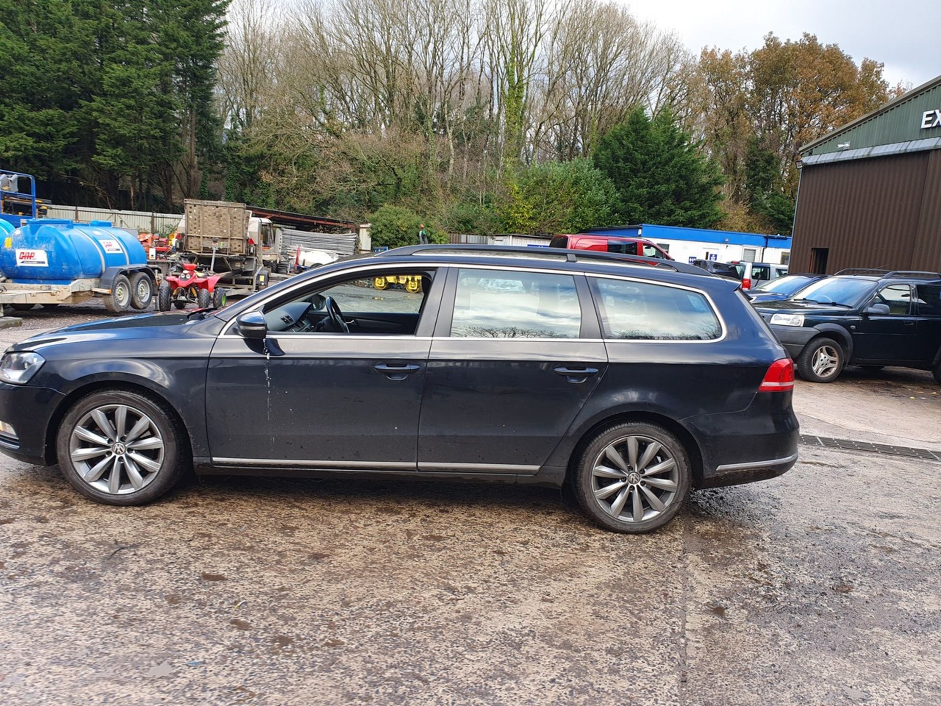 13/63 VOLKSWAGEN PASSAT HIGHLINE TDI BLUE - 1968cc 5dr Estate (Black, 111k) - Image 23 of 64