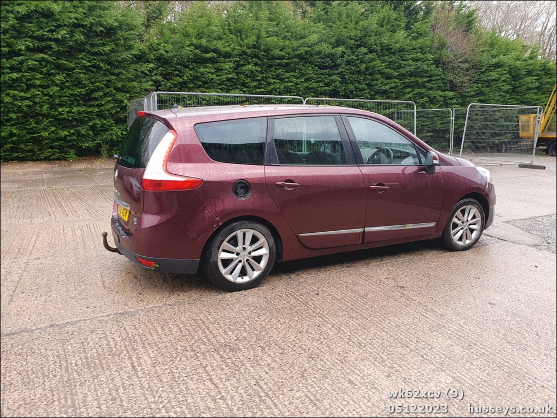 12/62 RENAULT G SCENIC D-QUETTLUXE NRG - 1598cc 5dr MPV (Red) - Image 10 of 53