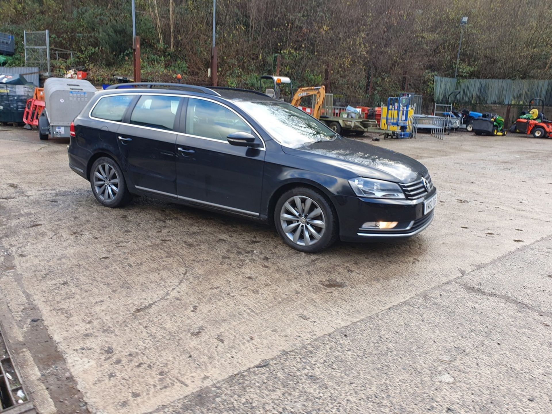 13/63 VOLKSWAGEN PASSAT HIGHLINE TDI BLUE - 1968cc 5dr Estate (Black, 111k) - Image 6 of 64