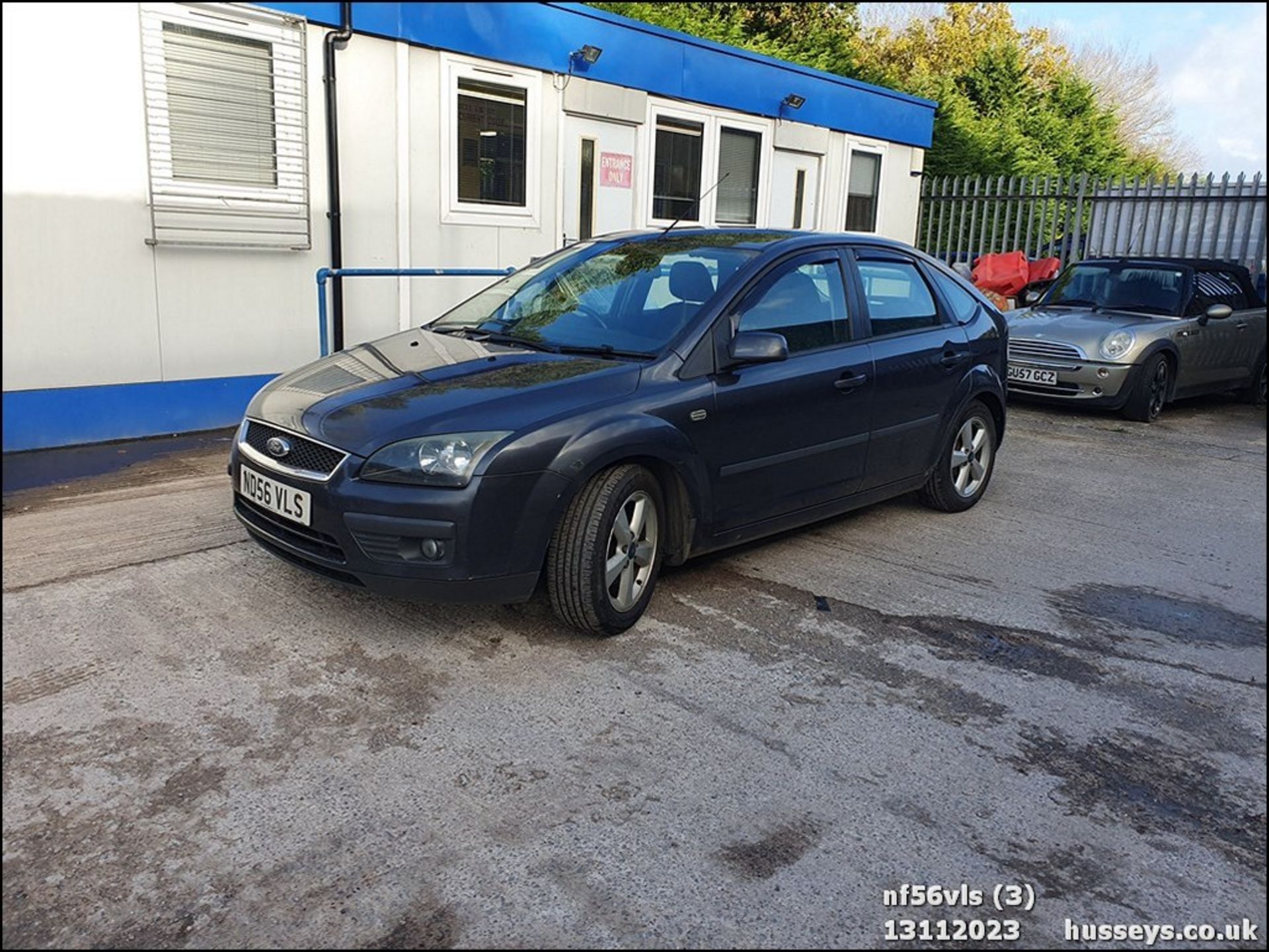 06/56 FORD FOCUS ZETEC CLIMATE - 1596cc 5dr Hatchback (Grey, 151k) - Image 4 of 35