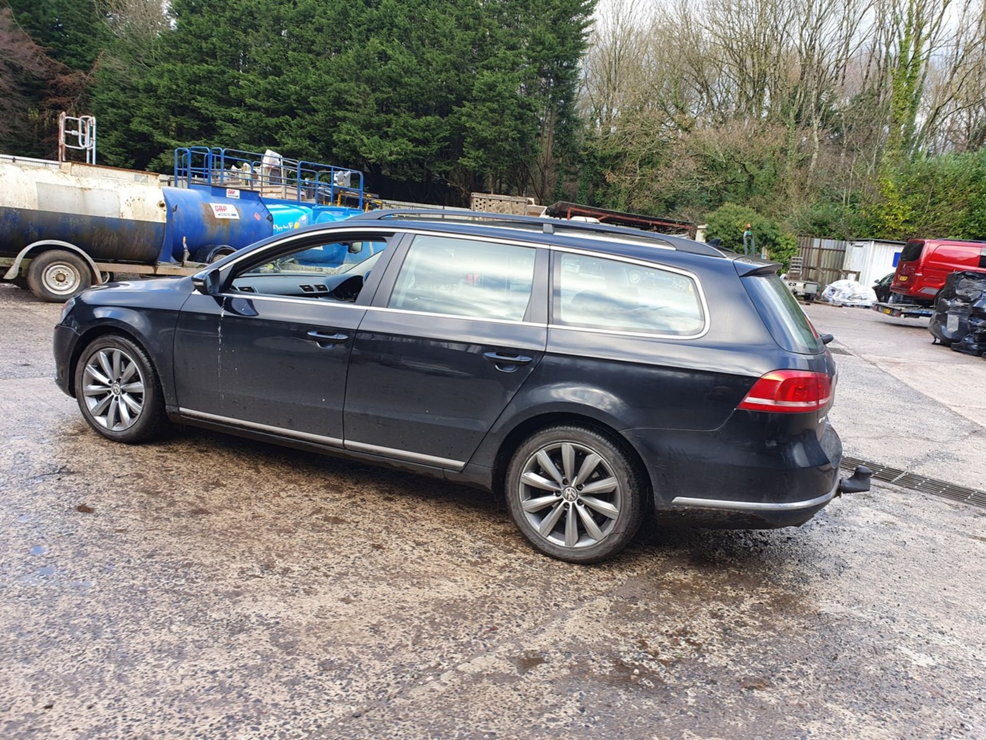 13/63 VOLKSWAGEN PASSAT HIGHLINE TDI BLUE - 1968cc 5dr Estate (Black, 111k) - Image 21 of 64