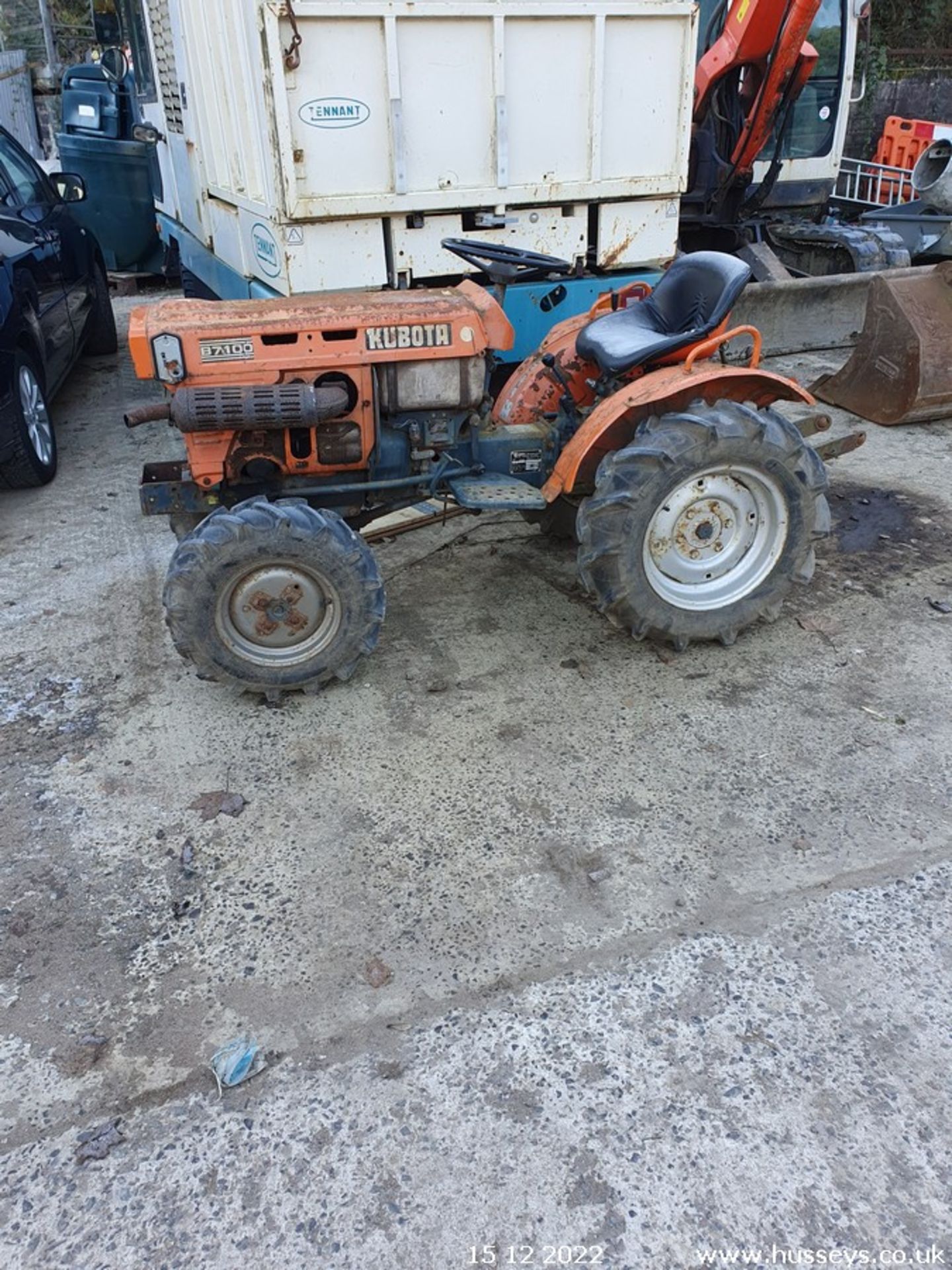 KUBOTA B7100 COMPACT TRACTOR