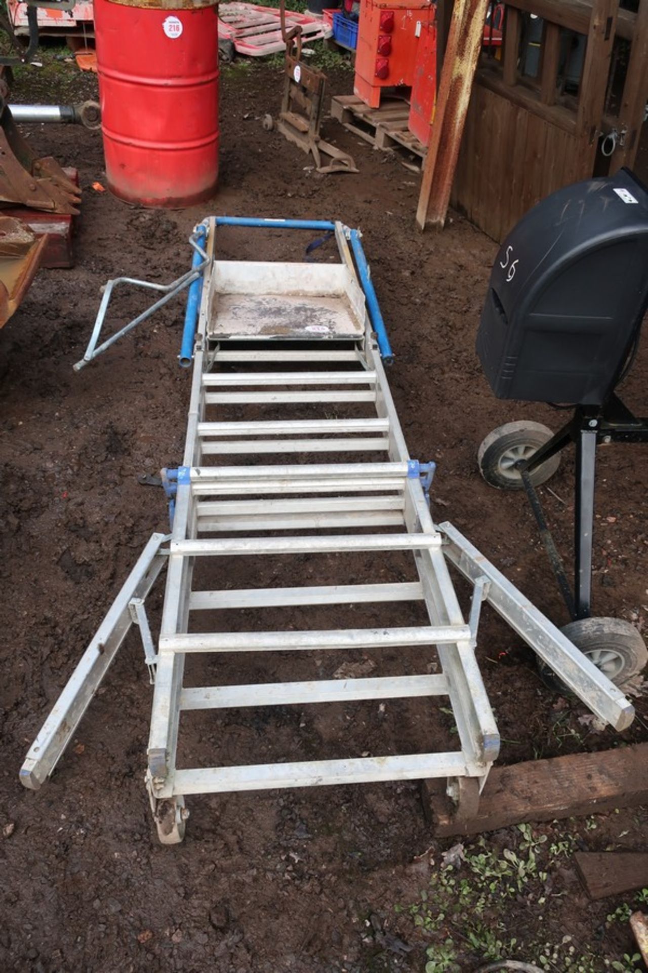 STEP LADDER